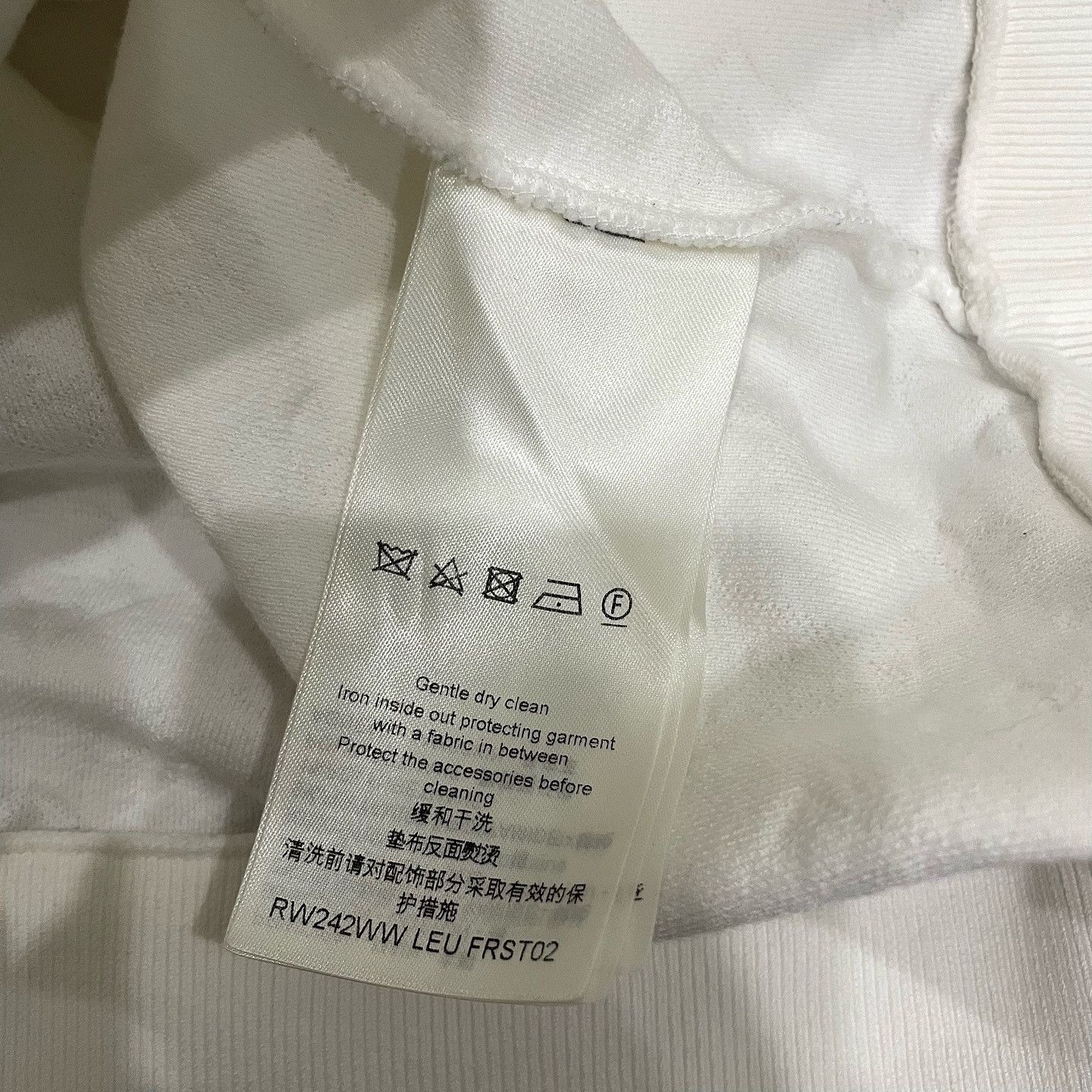 Louis Vuitton Louis Vuitton Monogram Embossed Sweatshirt XS Size XS / US 0-2 / IT 36-38 - 4 Thumbnail
