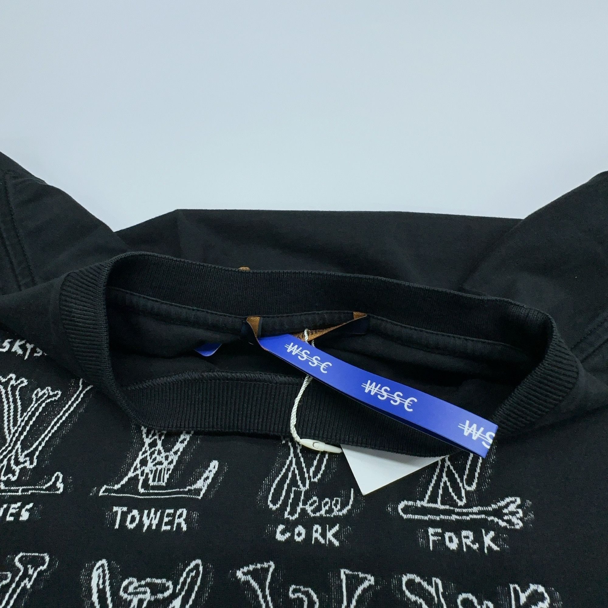 Louis Vuitton Louis Vuitton Graphic Logo T-Shirt Size S Size US S / EU 44-46 / 1 - 6 Thumbnail
