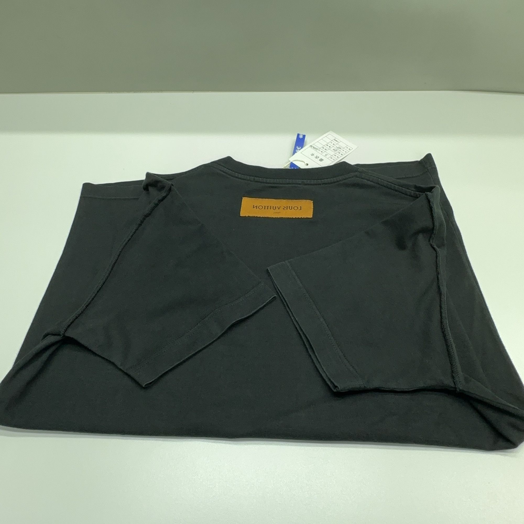 Louis Vuitton Louis Vuitton Graphic Logo T-Shirt Size S Size US S / EU 44-46 / 1 - 13 Thumbnail