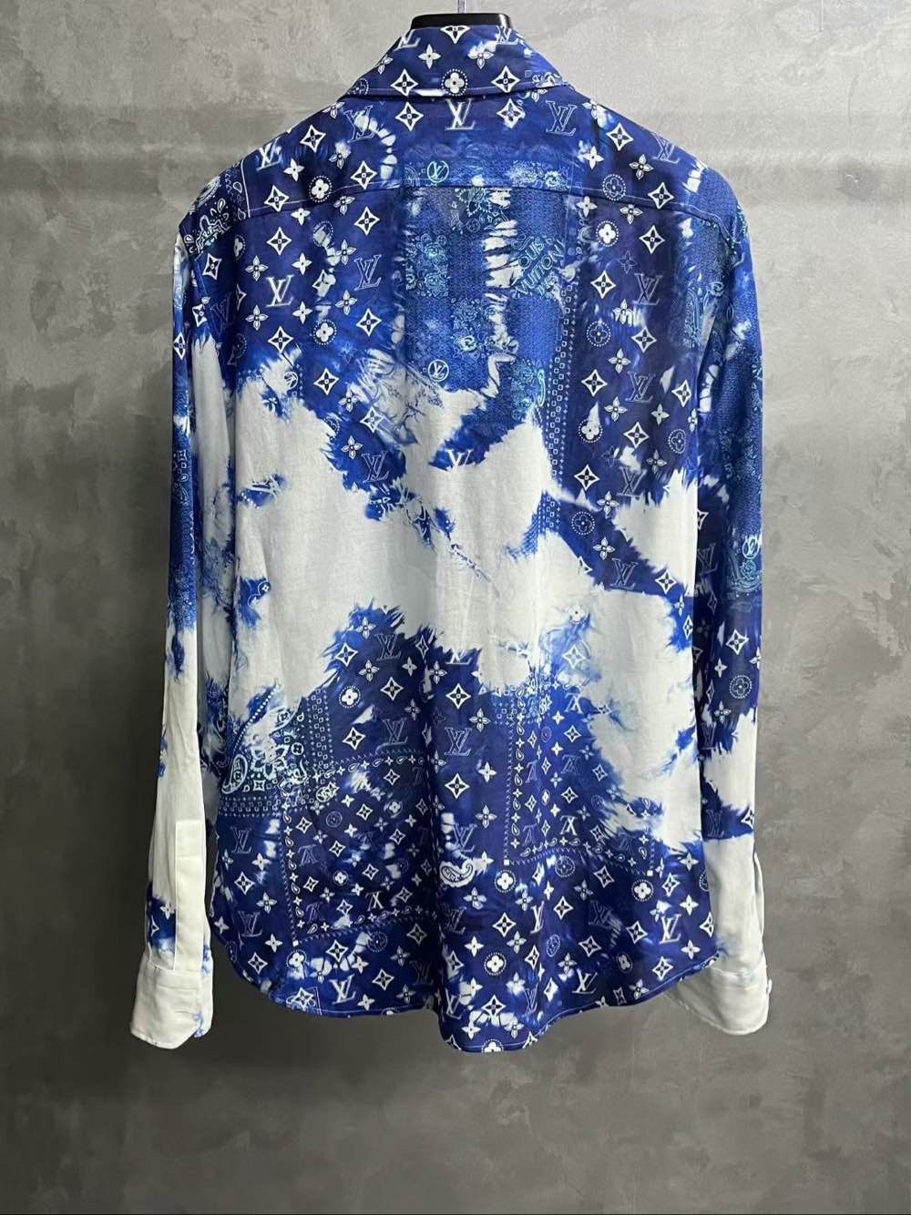 Louis Vuitton Louis Vuitton Monogram Tie-Dye Shirt Size L Size US L / EU 52-54 / 3 - 2 Thumbnail