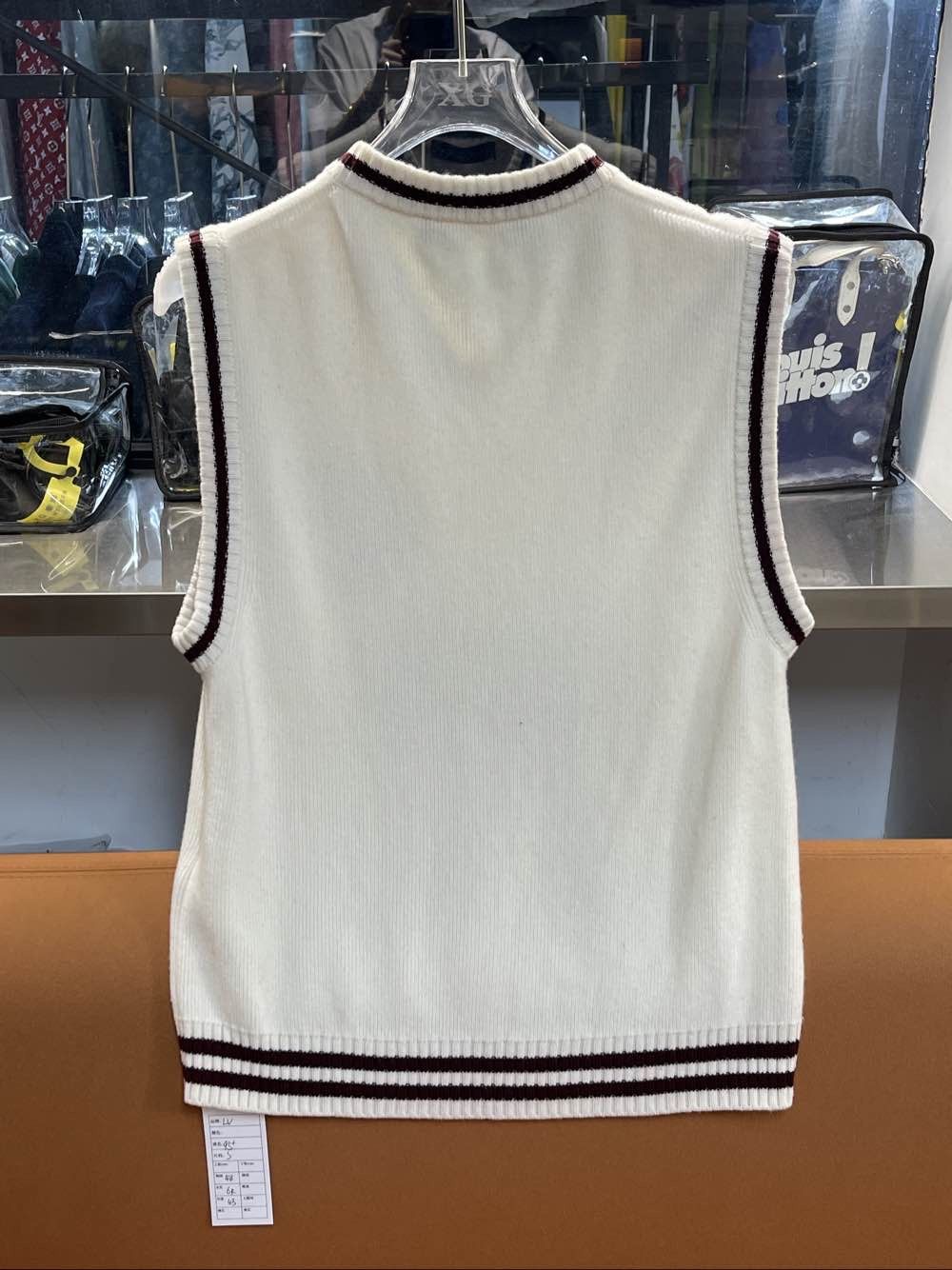 Louis Vuitton Louis Vuitton Logo Knit Sweater Vest Size S Size US S / EU 44-46 / 1 - 2 Thumbnail