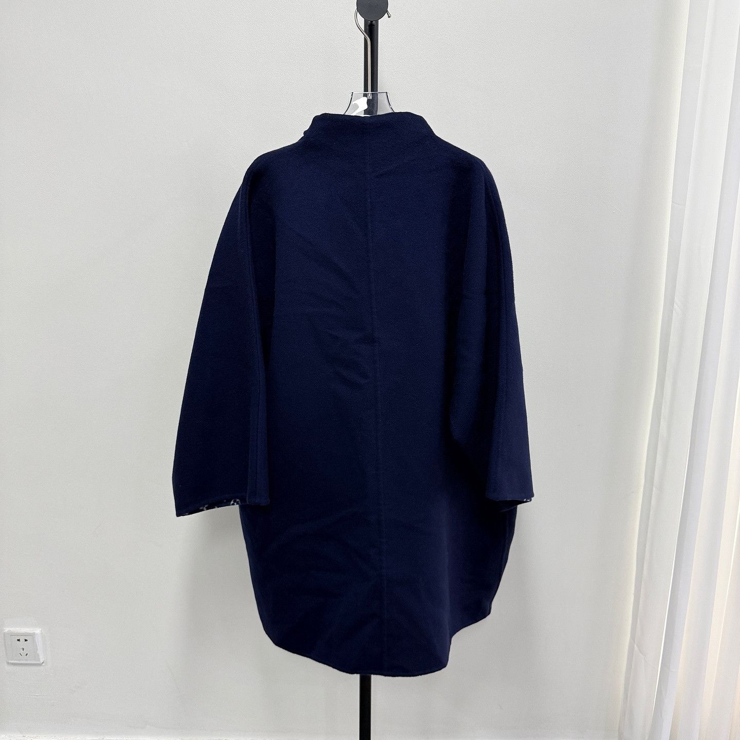 Louis Vuitton Louis Vuitton Monogram Lining Coat Size 34 Size XXS / US 00 / IT 34 - 2 Thumbnail