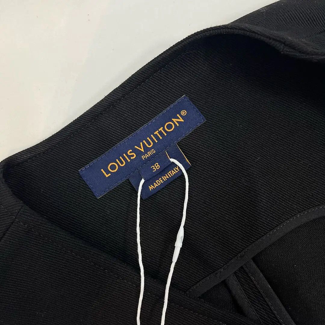 Louis Vuitton Louis Vuitton Crystal Button Cotton Vest Size 38 Size XS / US 0-2 / IT 36-38 - 3 Thumbnail
