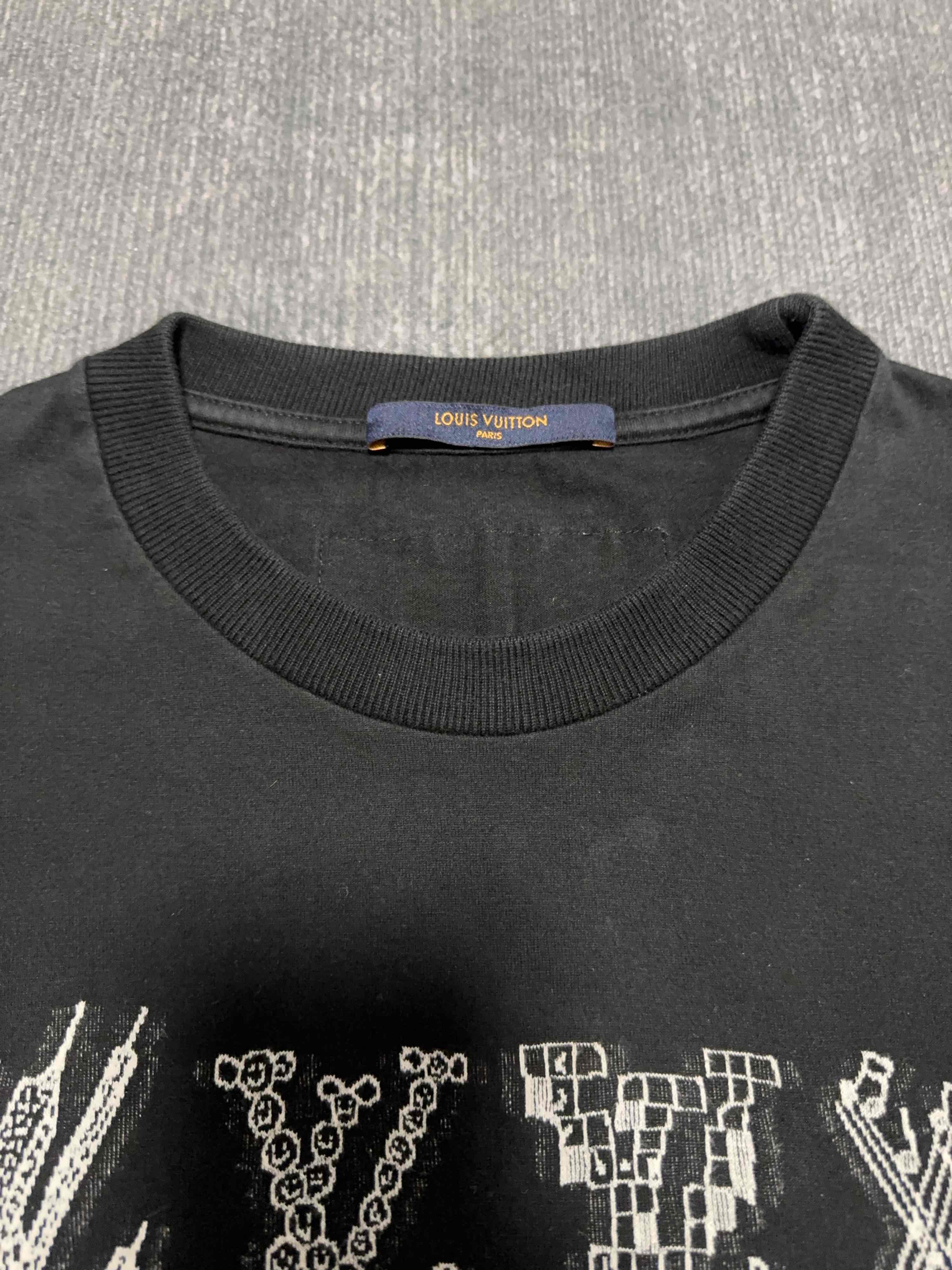 Louis Vuitton Louis Vuitton Graphic Logo T-Shirt Size S Size US S / EU 44-46 / 1 - 6 Thumbnail
