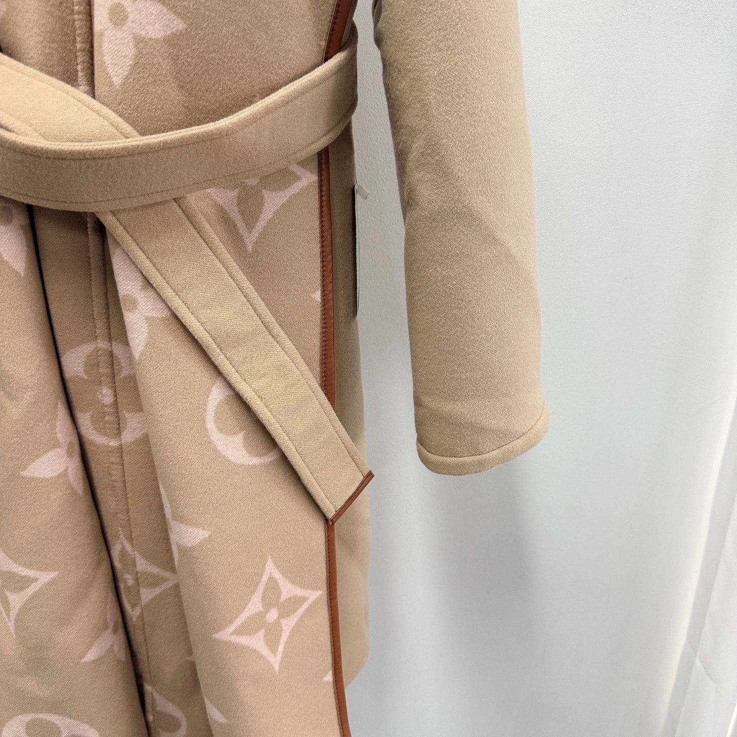 Louis Vuitton Louis Vuitton Monogram Hooded Coat Size 32 Size XXS / US 00 / IT 34 - 8 Thumbnail