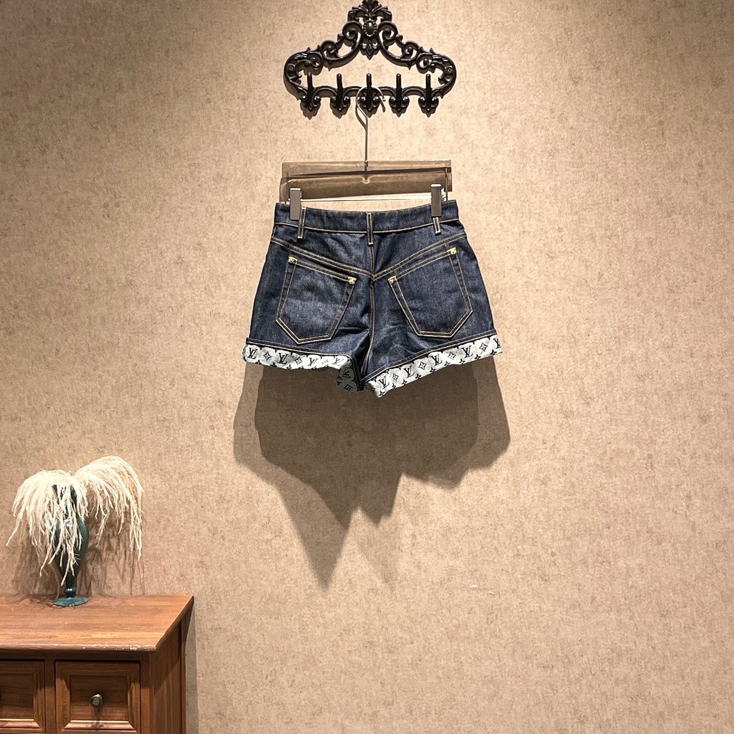 Louis Vuitton Louis Vuitton Monogram Cuff Denim Shorts Size 36 Size 26" / US 2 / IT 38 - 2 Thumbnail