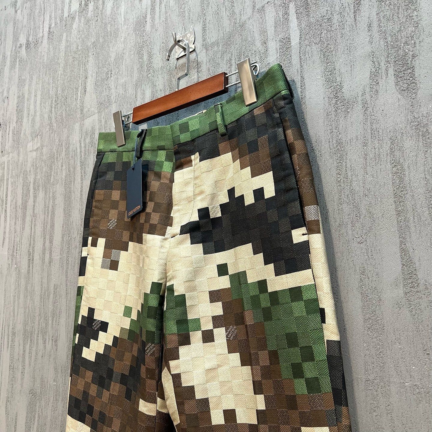 Louis Vuitton Louis Vuitton Pixel Camouflage Casual Pants Size 30 Size US 30 / EU 46 - 6 Thumbnail