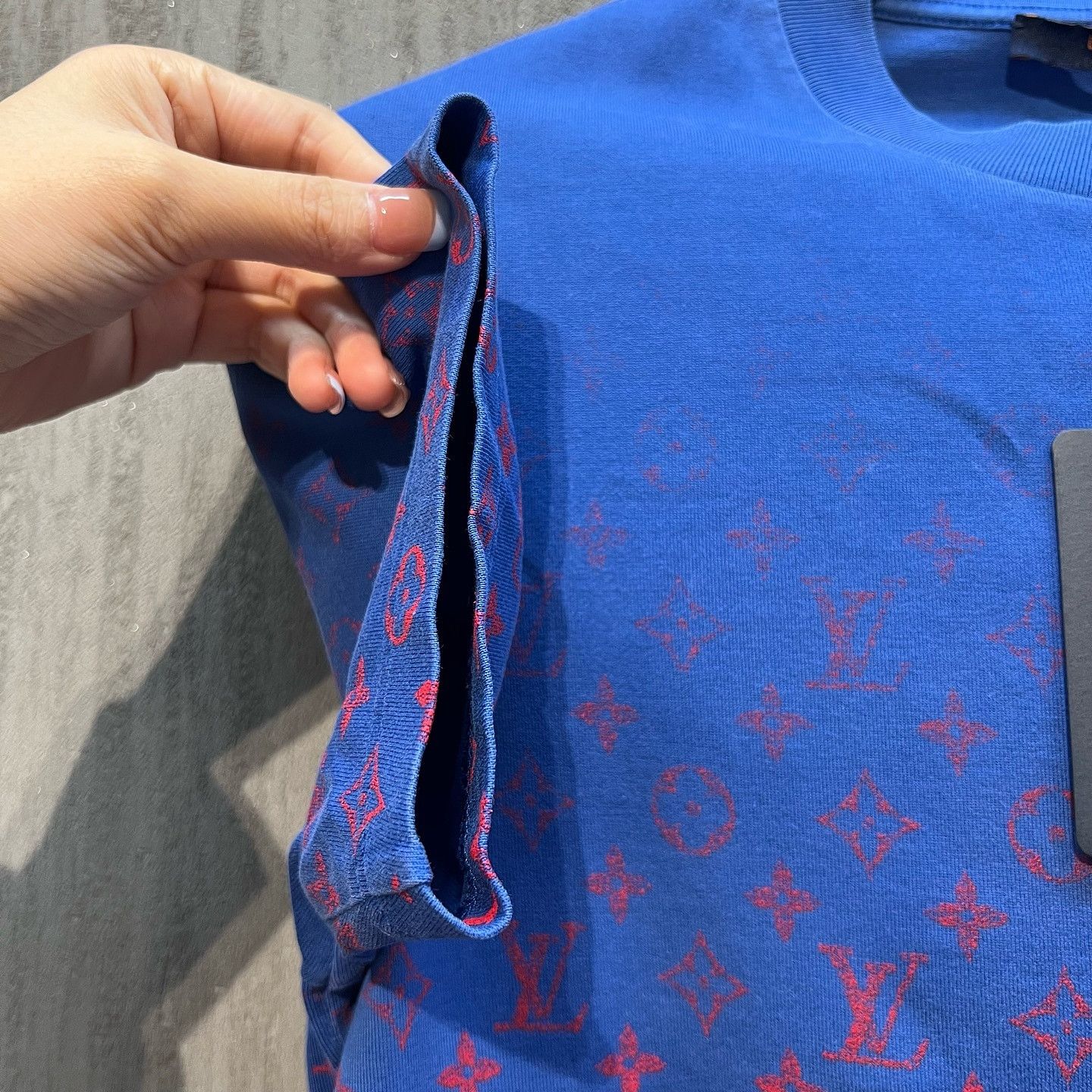 Louis Vuitton Louis Vuitton Monogram Gradient T-Shirt Size XS Size US XS / EU 42 / 0 - 6 Thumbnail