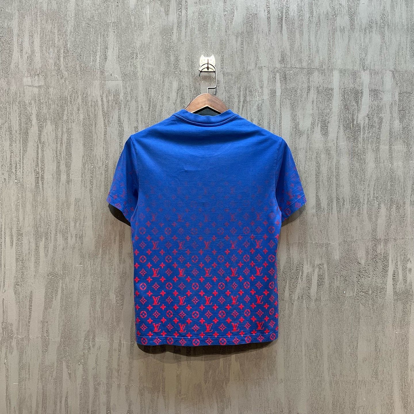 Louis Vuitton Louis Vuitton Monogram Gradient T-Shirt Size XS Size US XS / EU 42 / 0 - 2 Thumbnail