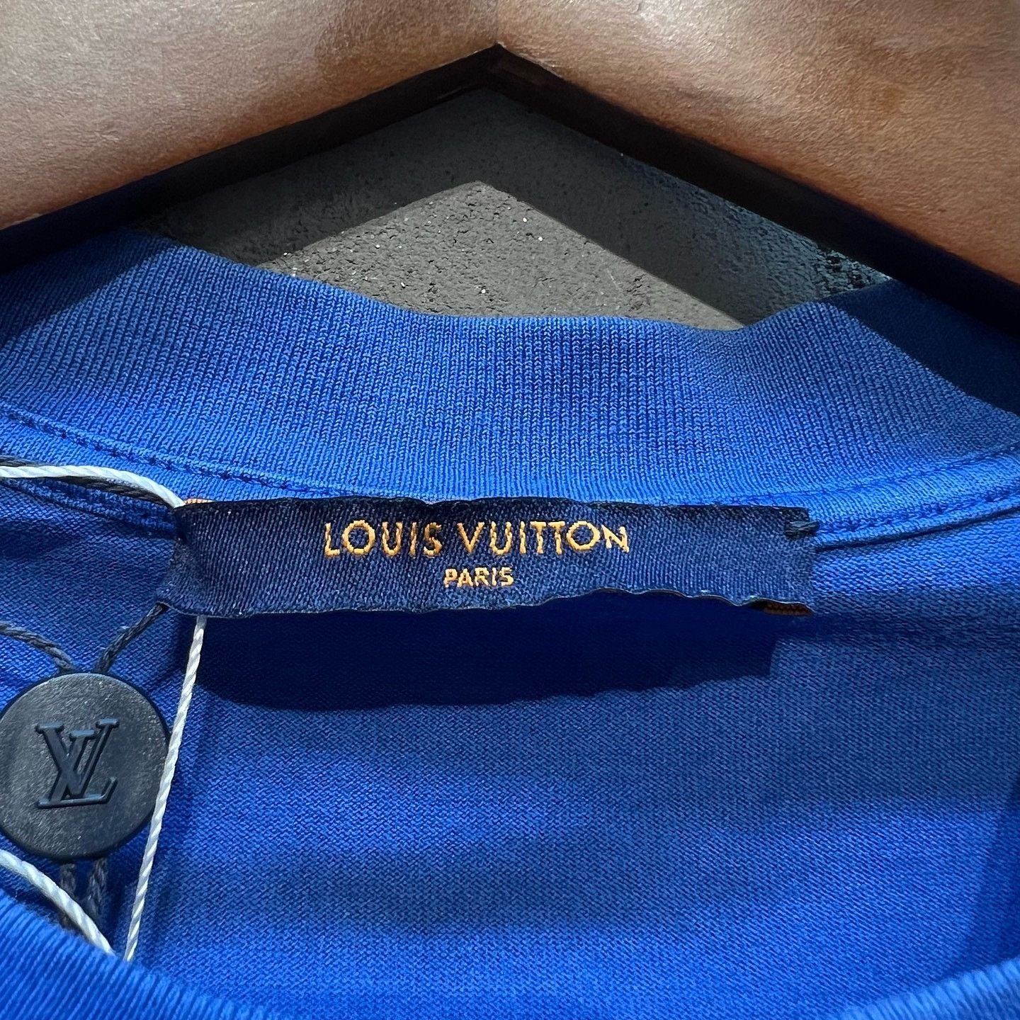 Louis Vuitton Louis Vuitton Monogram Gradient T-Shirt Size XS Size US XS / EU 42 / 0 - 3 Thumbnail