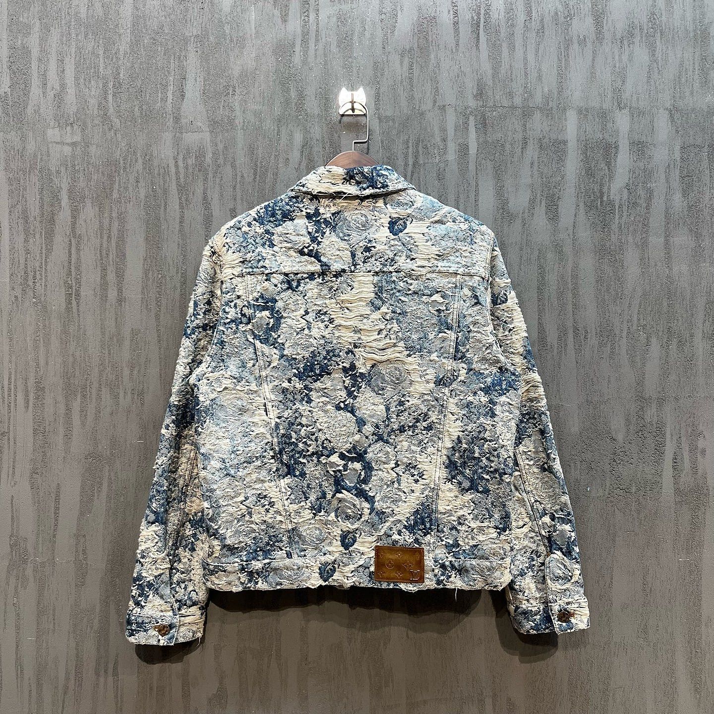 Louis Vuitton Louis Vuitton Floral Print Denim Jacket Size M Size US M / EU 48-50 / 2 - 2 Thumbnail