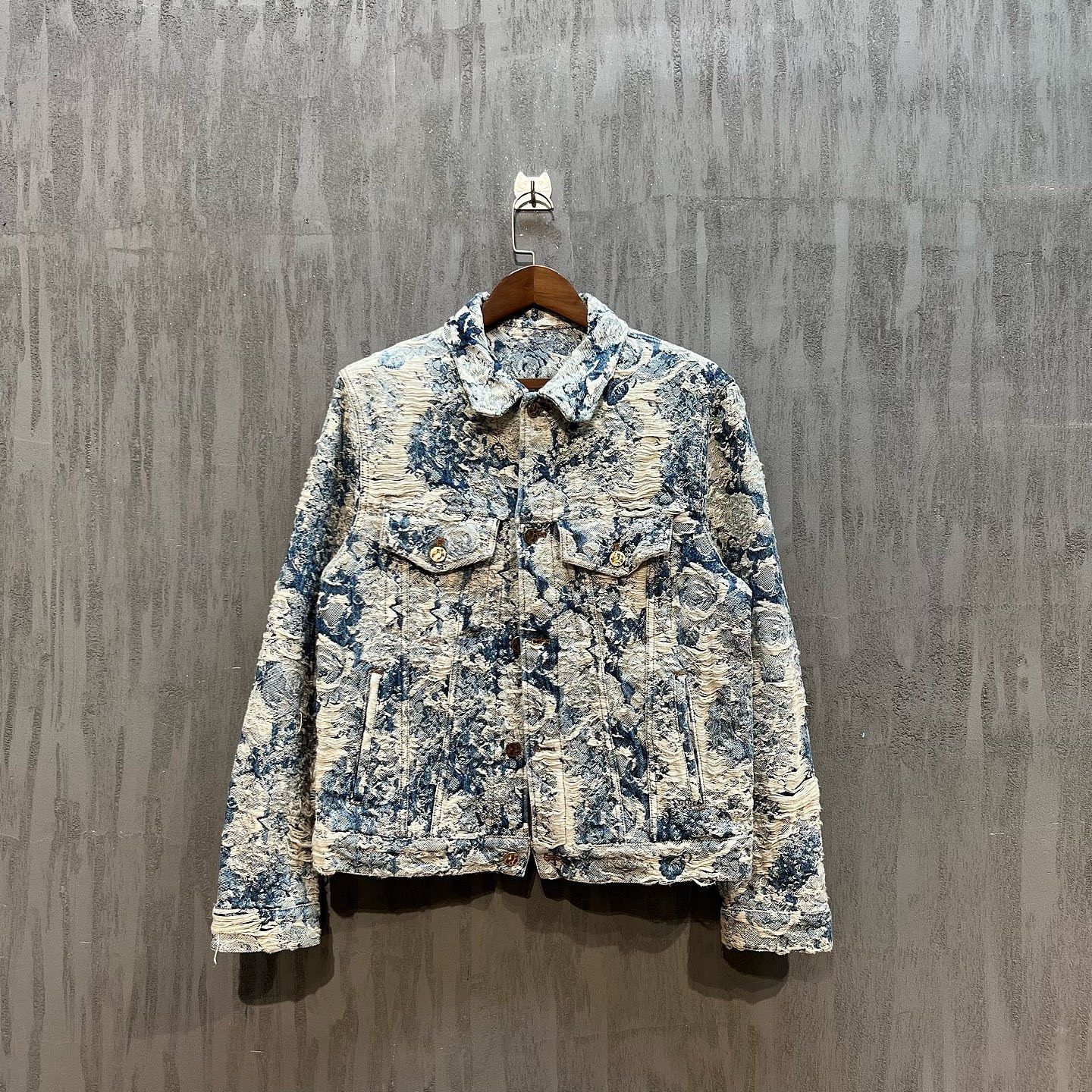 Louis Vuitton Louis Vuitton Floral Print Denim Jacket Size M Size US M / EU 48-50 / 2 - 5 Thumbnail