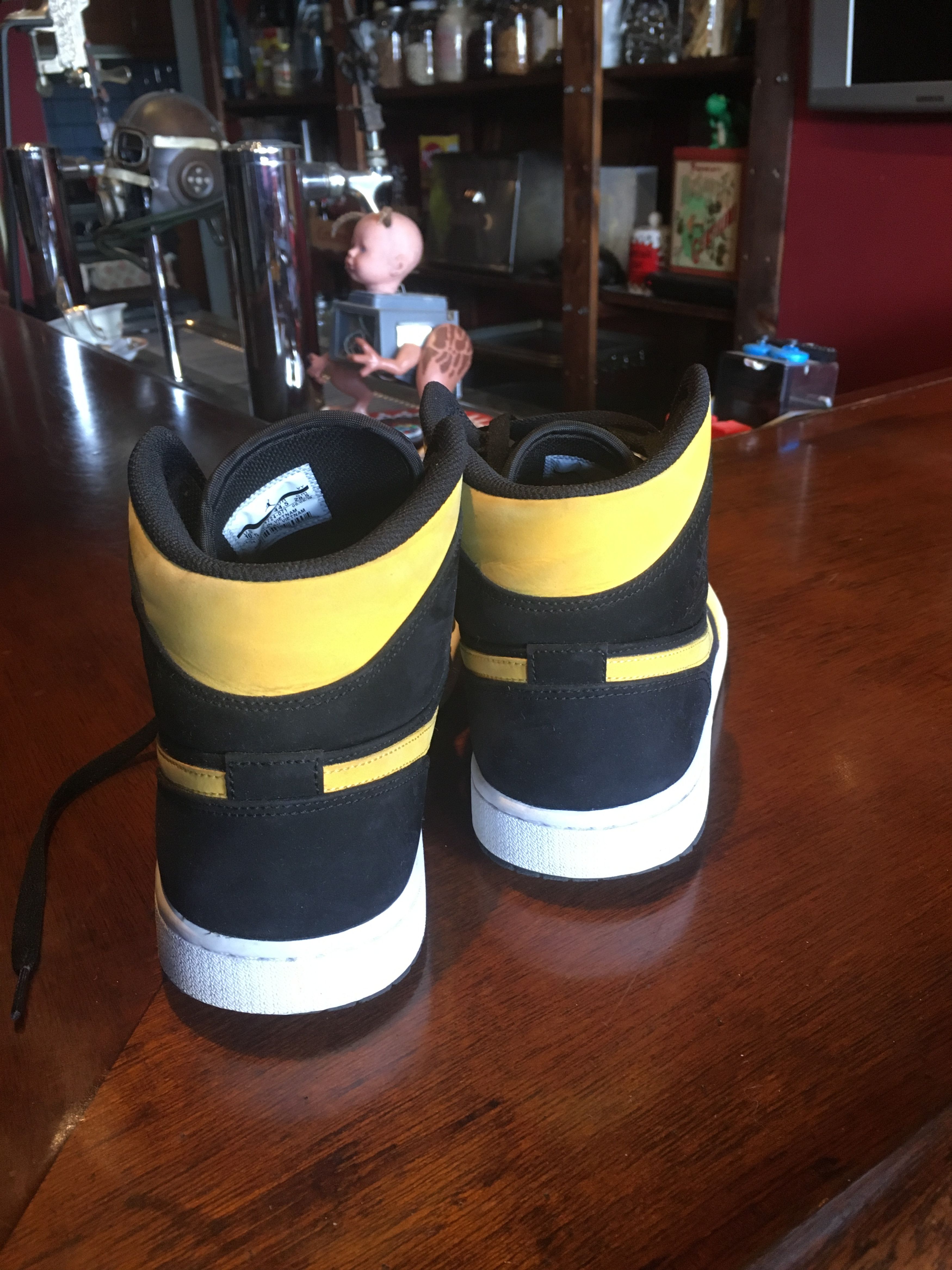 Nike Air Jordan 1 Retro Mid Size US 10.5 / EU 43-44 - 4 Thumbnail