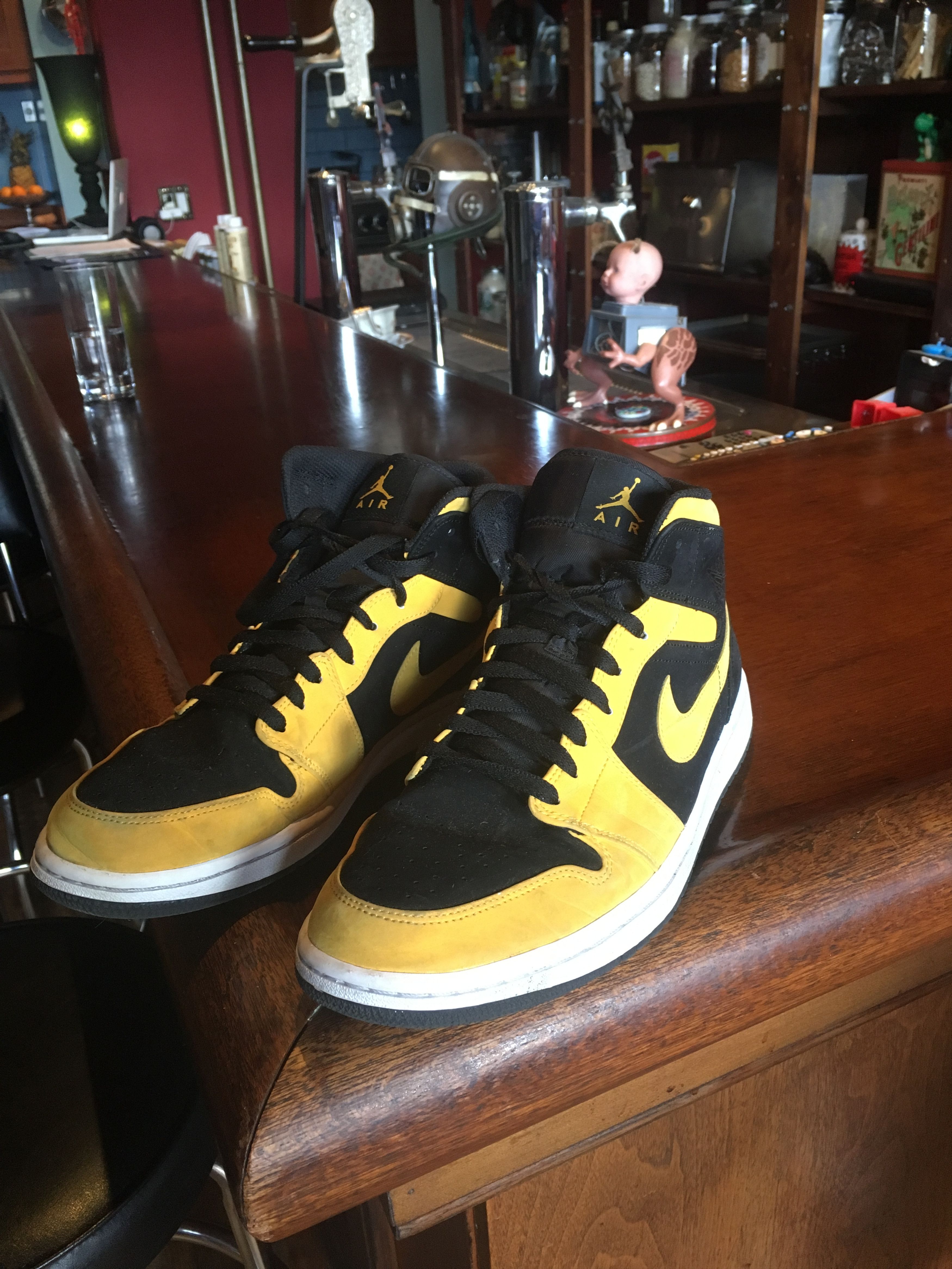Nike Air Jordan 1 Retro Mid Size US 10.5 / EU 43-44 - 3 Thumbnail