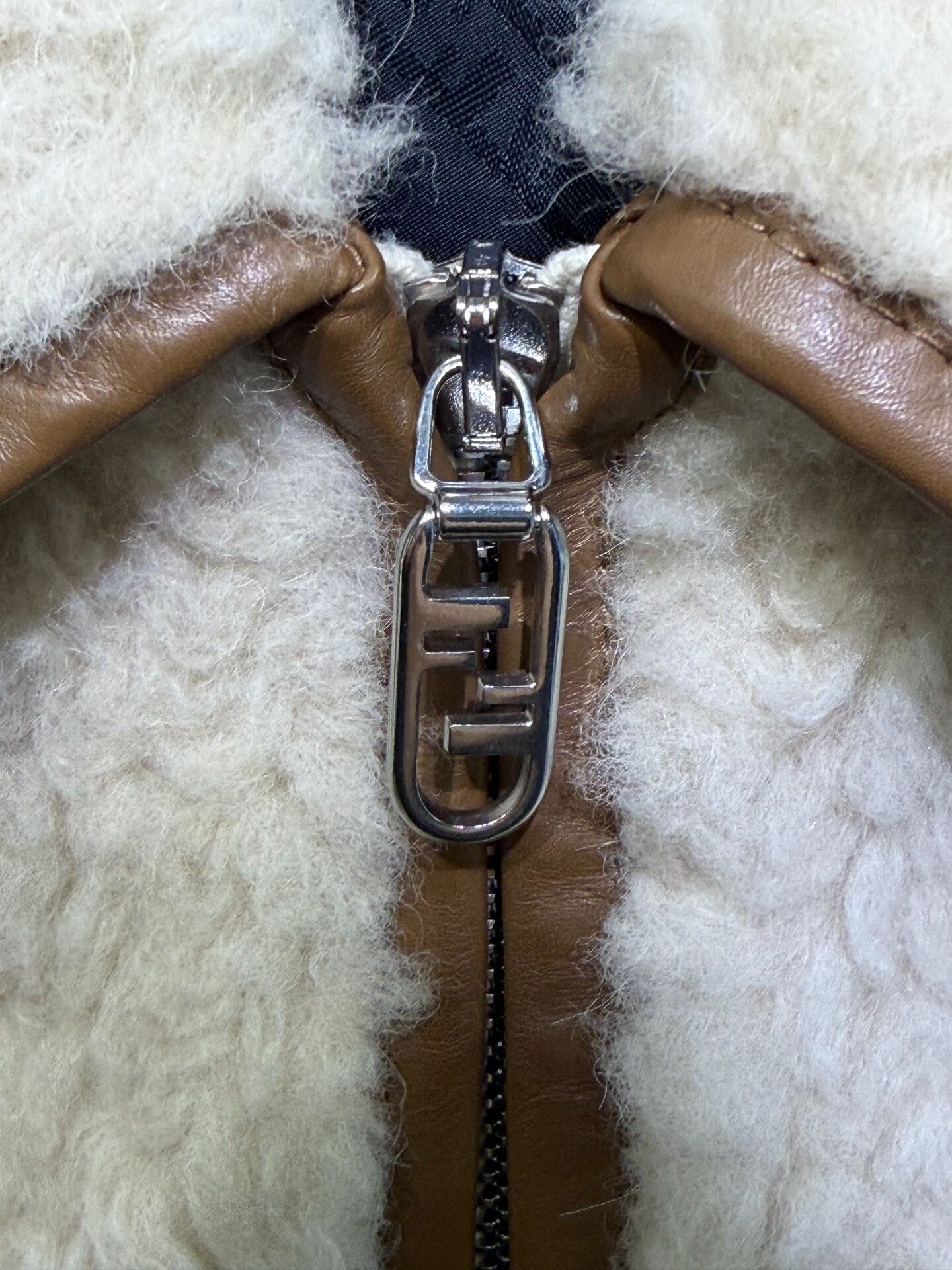 Fendi FENDI Lamb Wool Coat Size US S / EU 44-46 / 1 - 4 Thumbnail