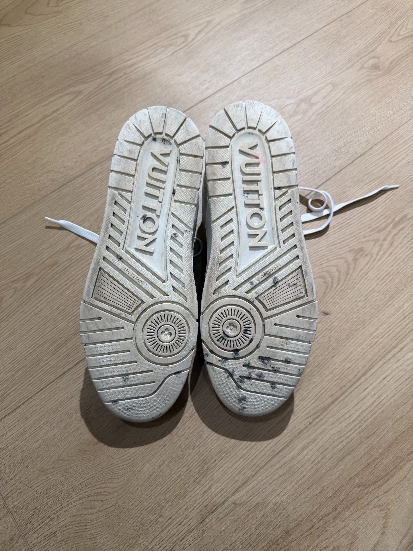 Louis Vuitton Louis Vuitton LV Trainer Logo Sneakers Size US 9 / EU 42 - 4 Thumbnail