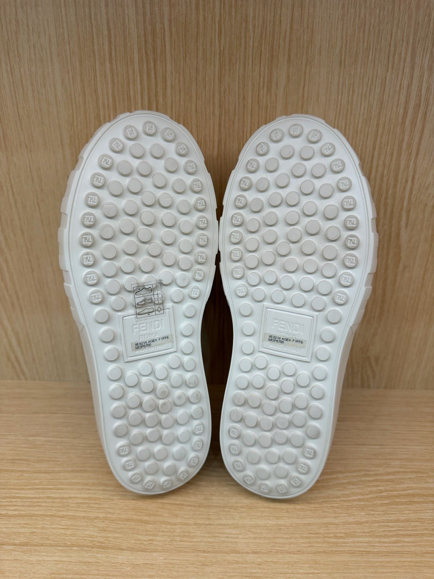 Fendi Fendi Beige Monogram Sneakers Size US 5 / IT 35 - 6 Thumbnail