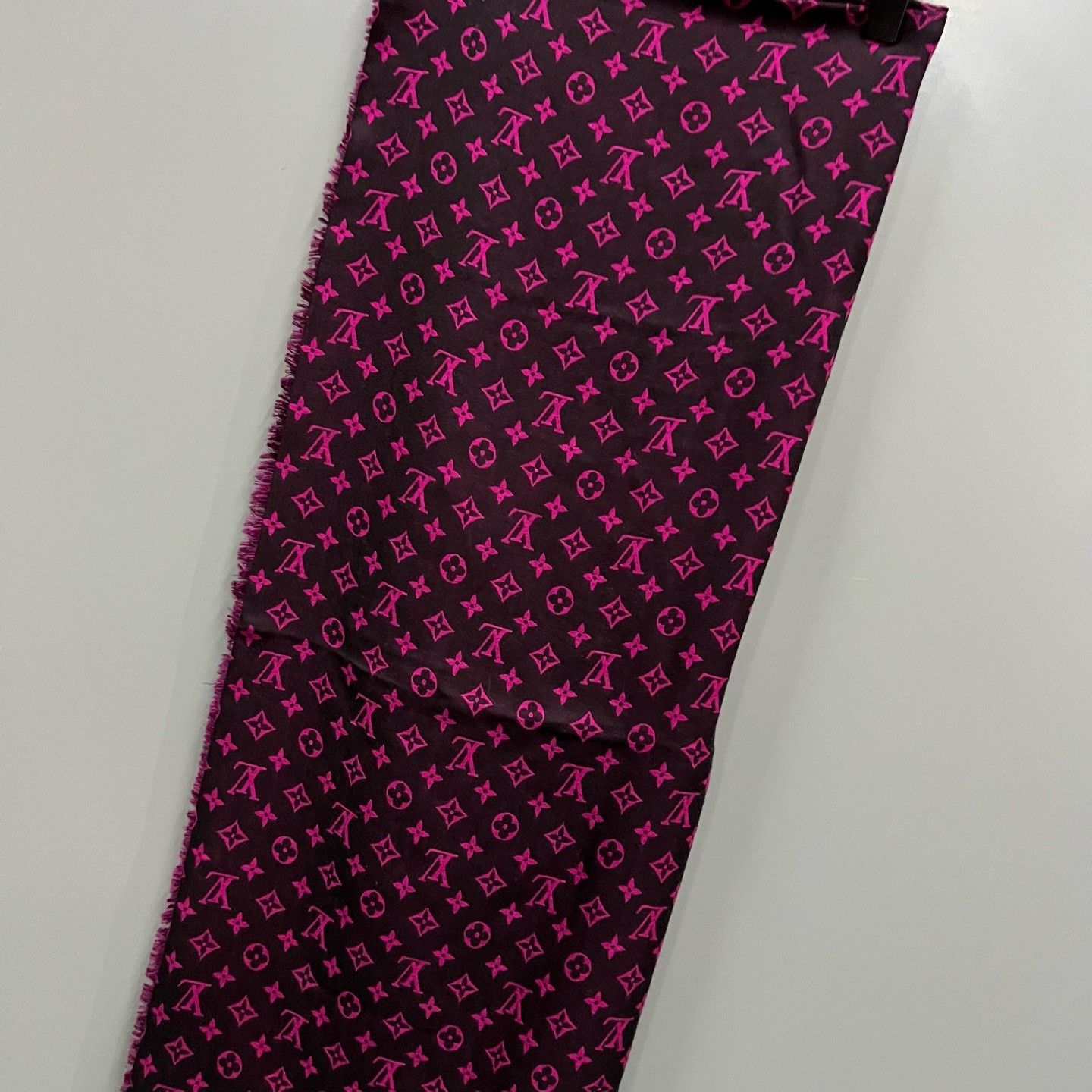 Louis Vuitton Louis Vuitton Monogram Scarf Size ONE SIZE - 2 Thumbnail