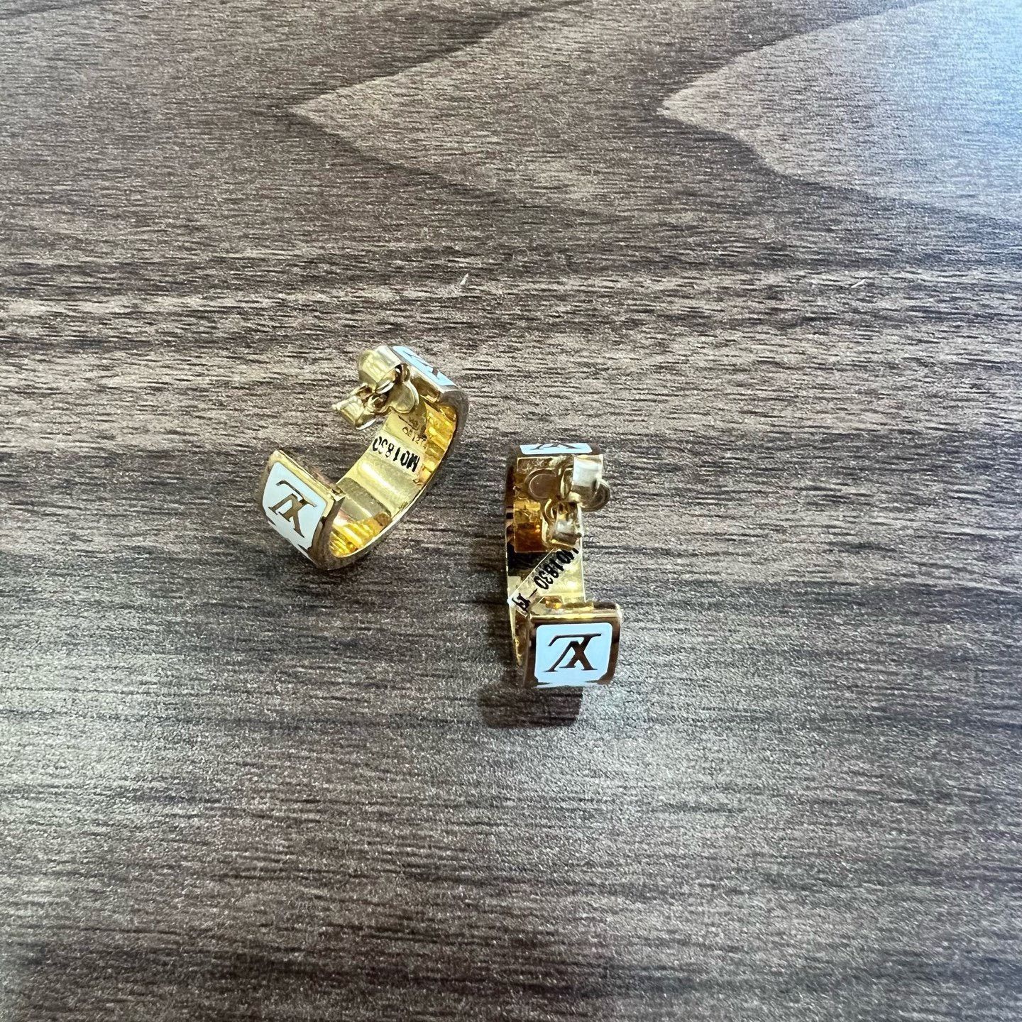 Louis Vuitton Louis Vuitton Inclusion White Enamel Earrings Size ONE SIZE - 5 Thumbnail