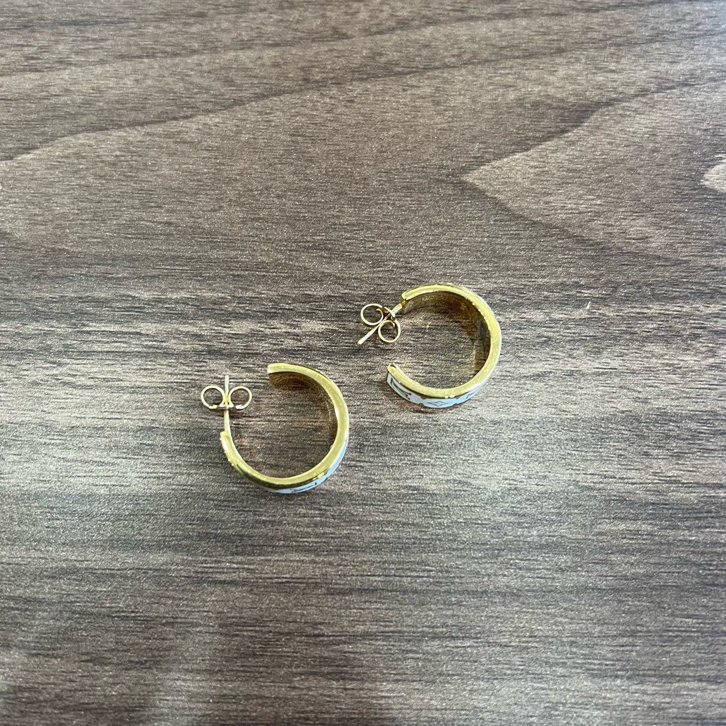 Louis Vuitton Louis Vuitton Inclusion White Enamel Earrings Size ONE SIZE - 7 Thumbnail