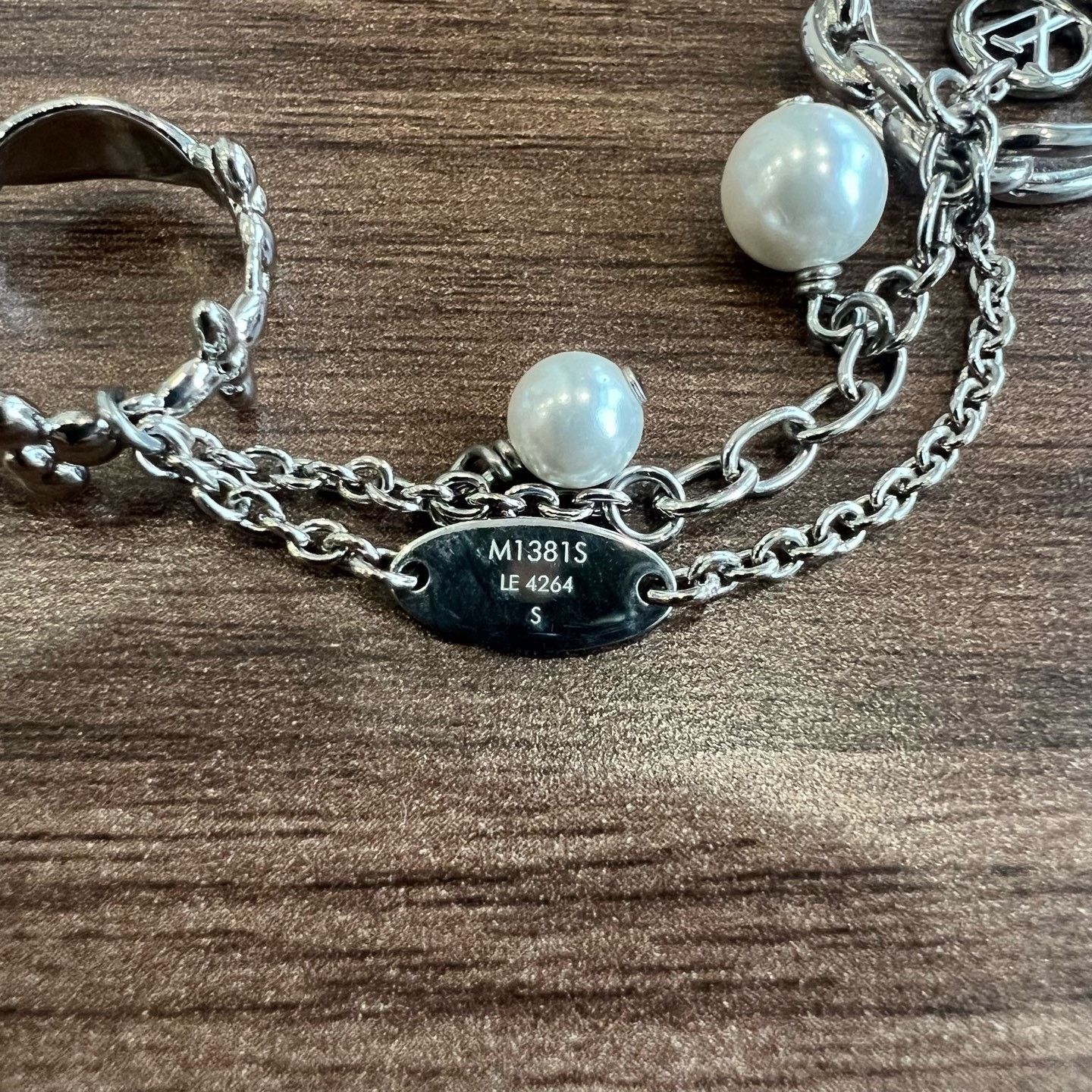 Louis Vuitton Louis Vuitton Pearl Chain Ring Size ONE SIZE - 6 Thumbnail