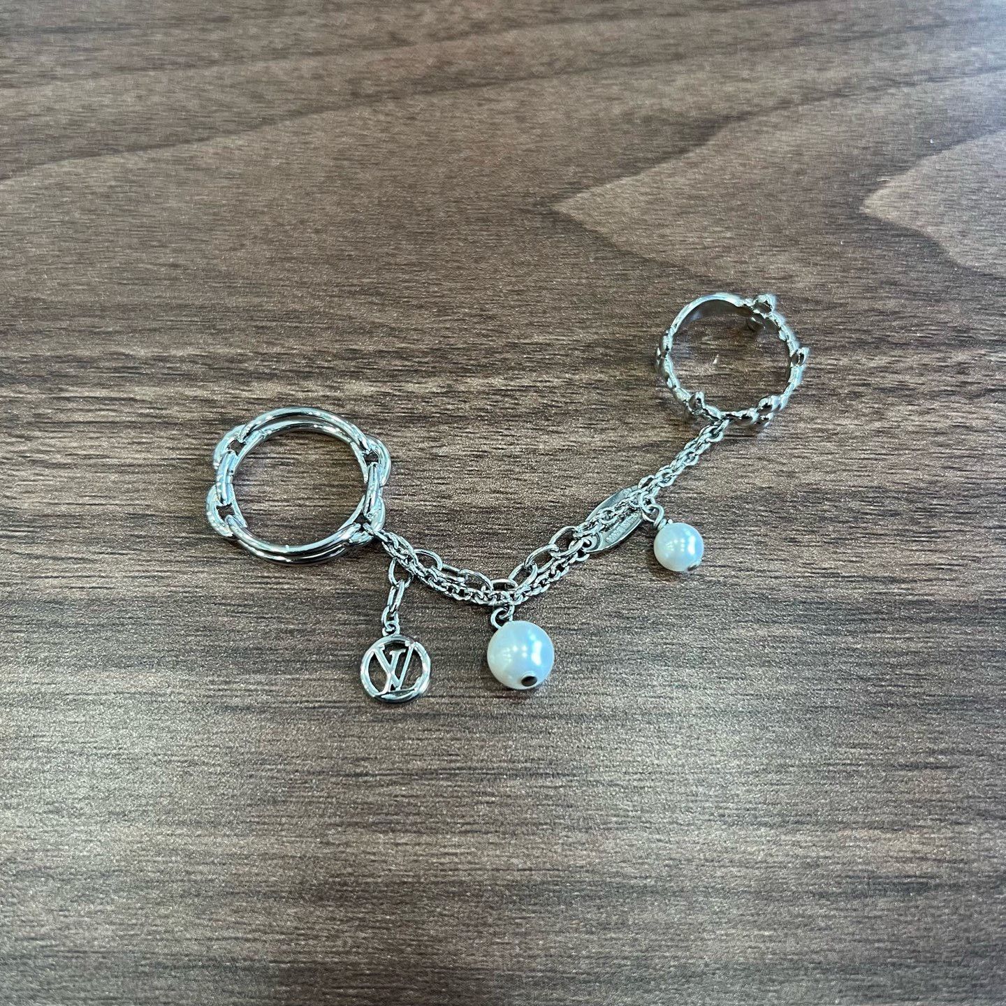 Louis Vuitton Louis Vuitton Pearl Chain Ring Size ONE SIZE - 2 Thumbnail