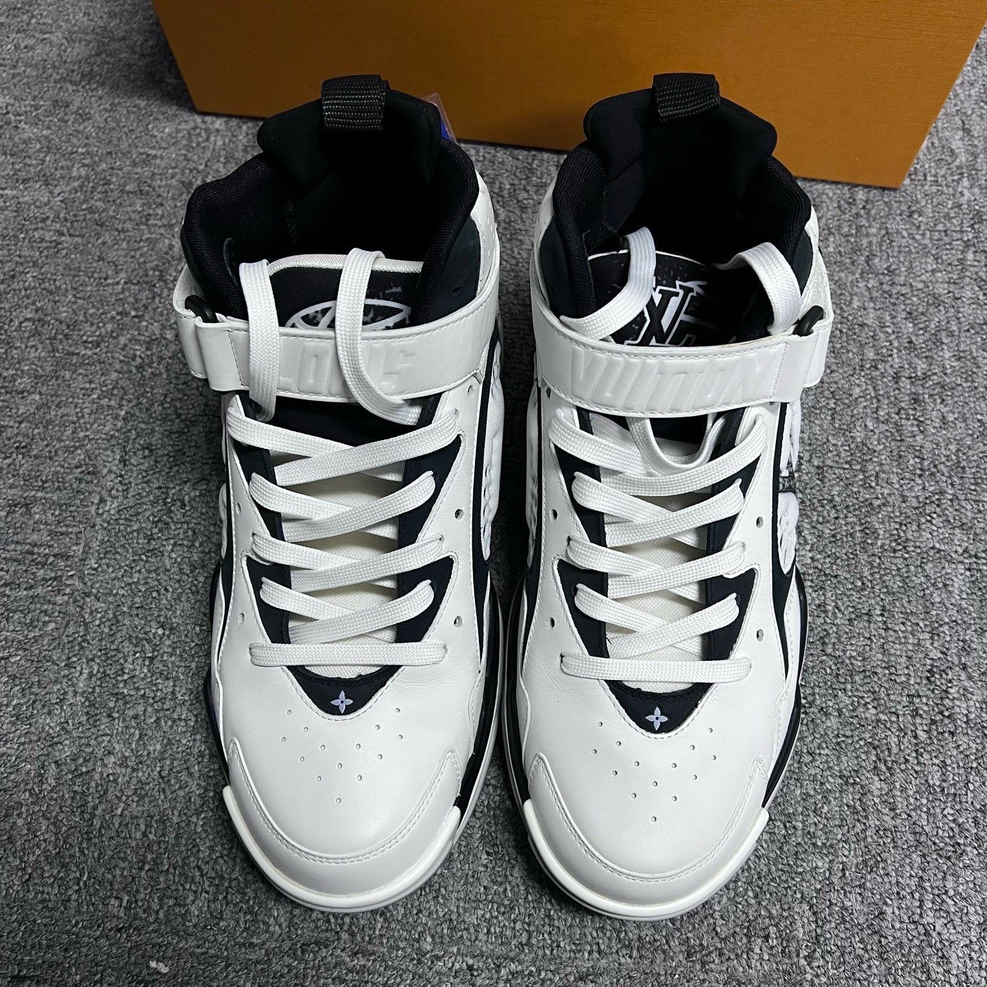 Louis Vuitton Louis Vuitton White Black Basketball Shoes Size US 6.5 / EU 39-40 - 2 Thumbnail