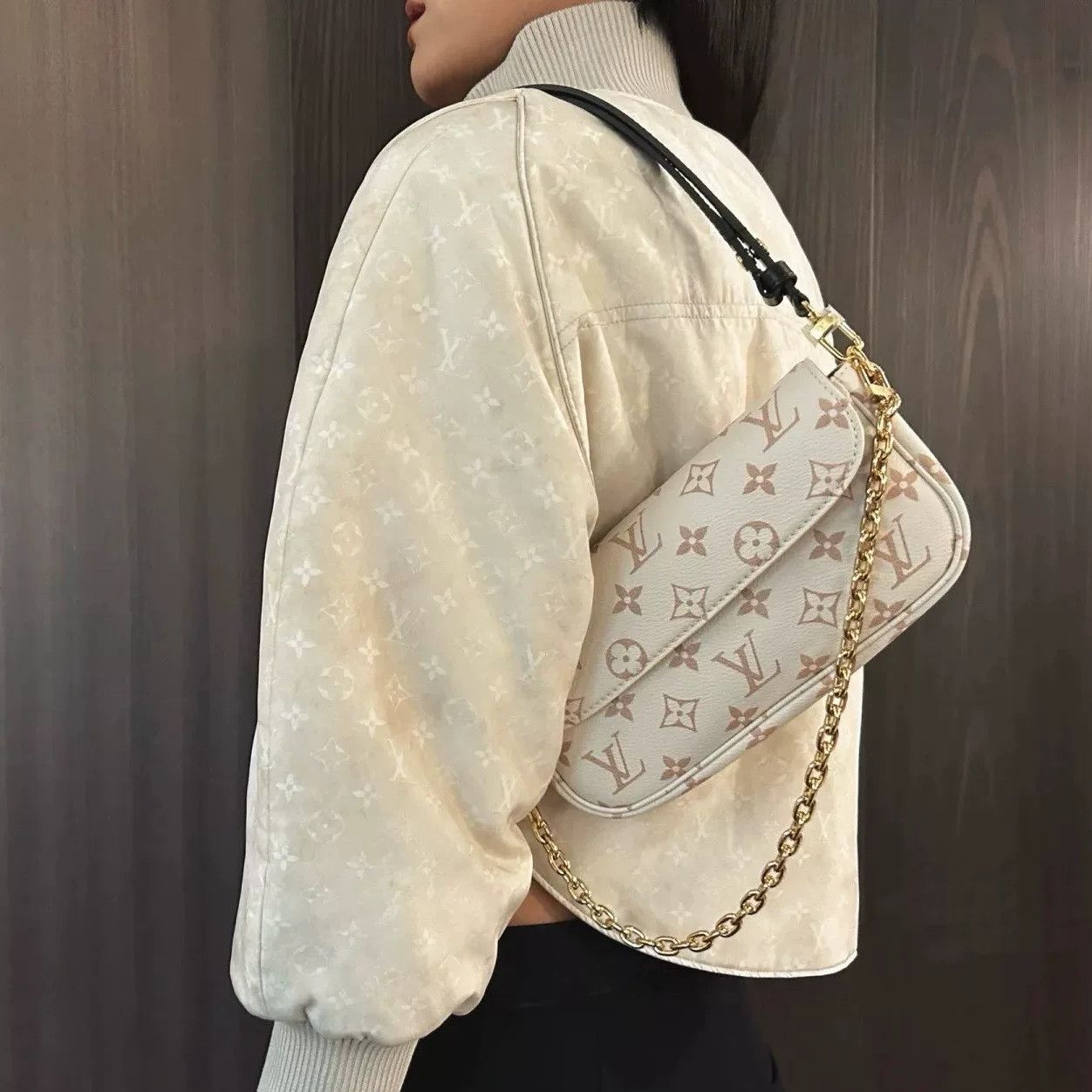 Louis Vuitton Louis Vuitton SS24 Logo Print Cropped Puffer Size XS / US 0-2 / IT 36-38 - 7 Thumbnail