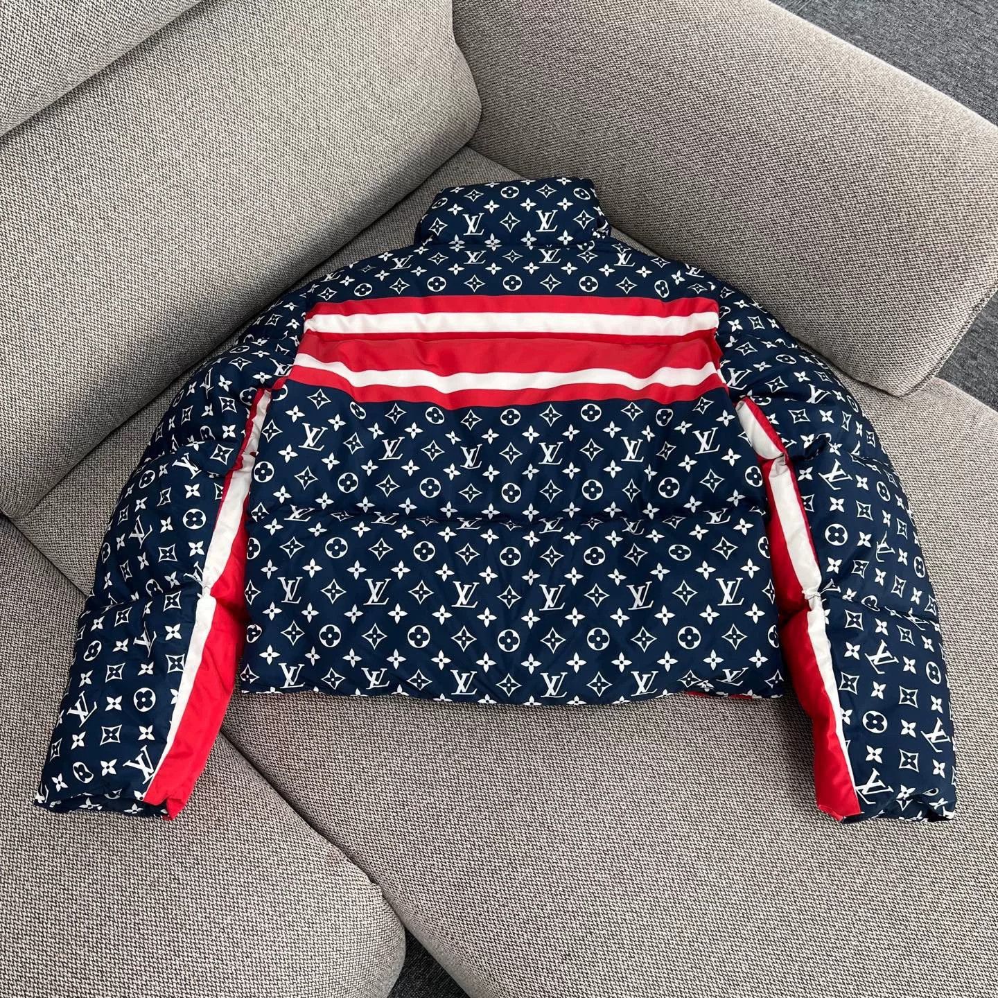 Louis Vuitton Louis Vuitton New Logo Print Stand Collar Down Jacket Size S / US 4 / IT 40 - 2 Thumbnail