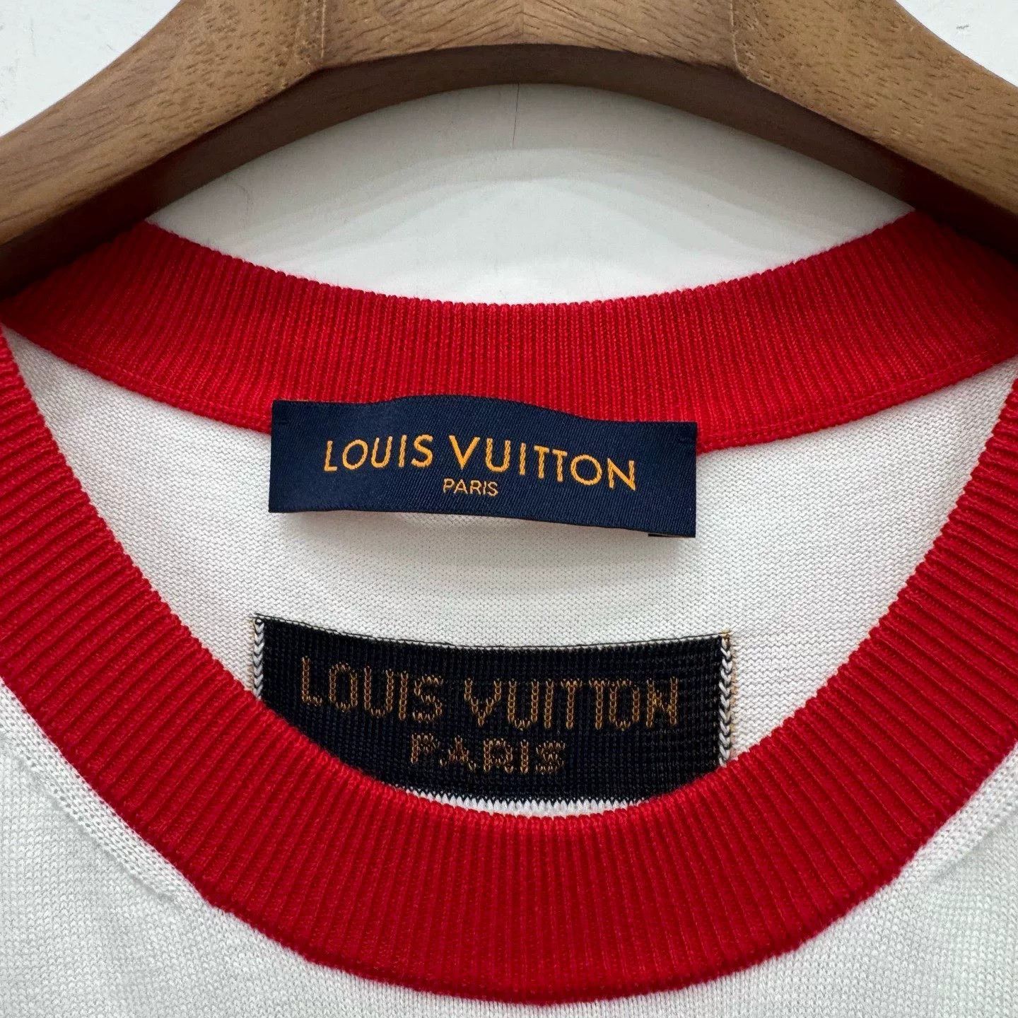 Louis Vuitton Louis Vuitton White Logo Knit T-Shirt Size US XL / EU 56 / 4 - 5 Thumbnail
