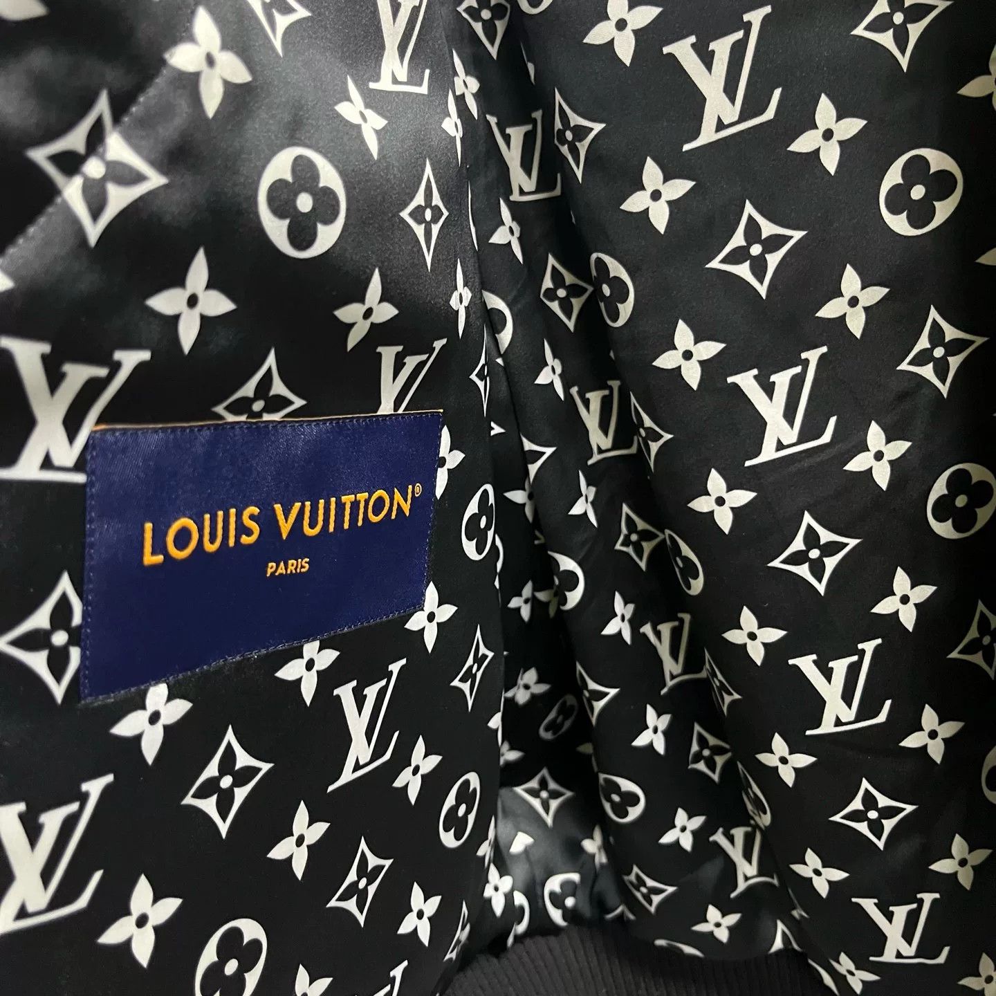 Louis Vuitton Louis Vuitton Wool Blend Leather Baseball Jacket Size US L / EU 52-54 / 3 - 3 Thumbnail