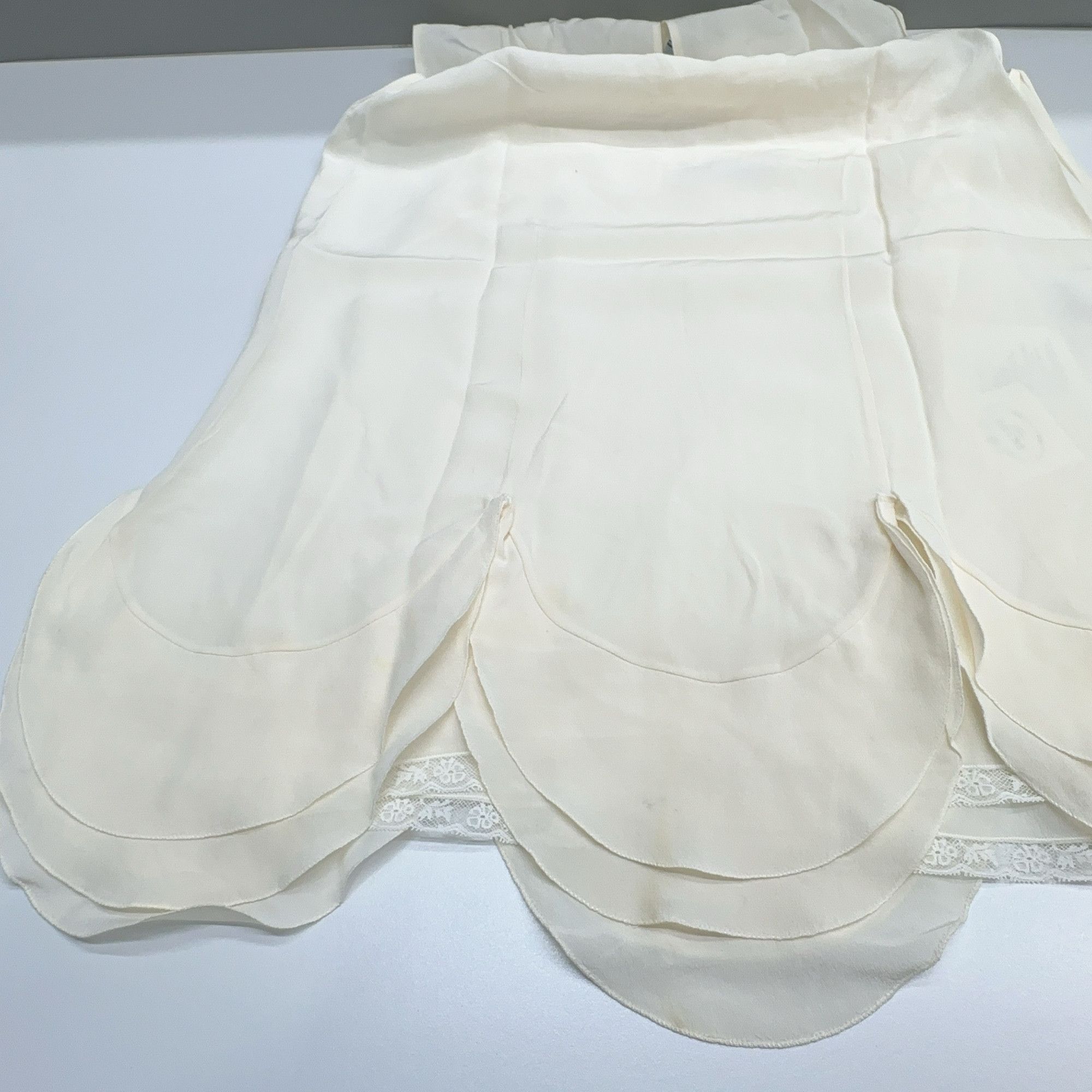 Prada Prada Silk Scalloped Sleeveless Blouse Size 38 Size XS / US 0-2 / IT 36-38 - 16 Thumbnail