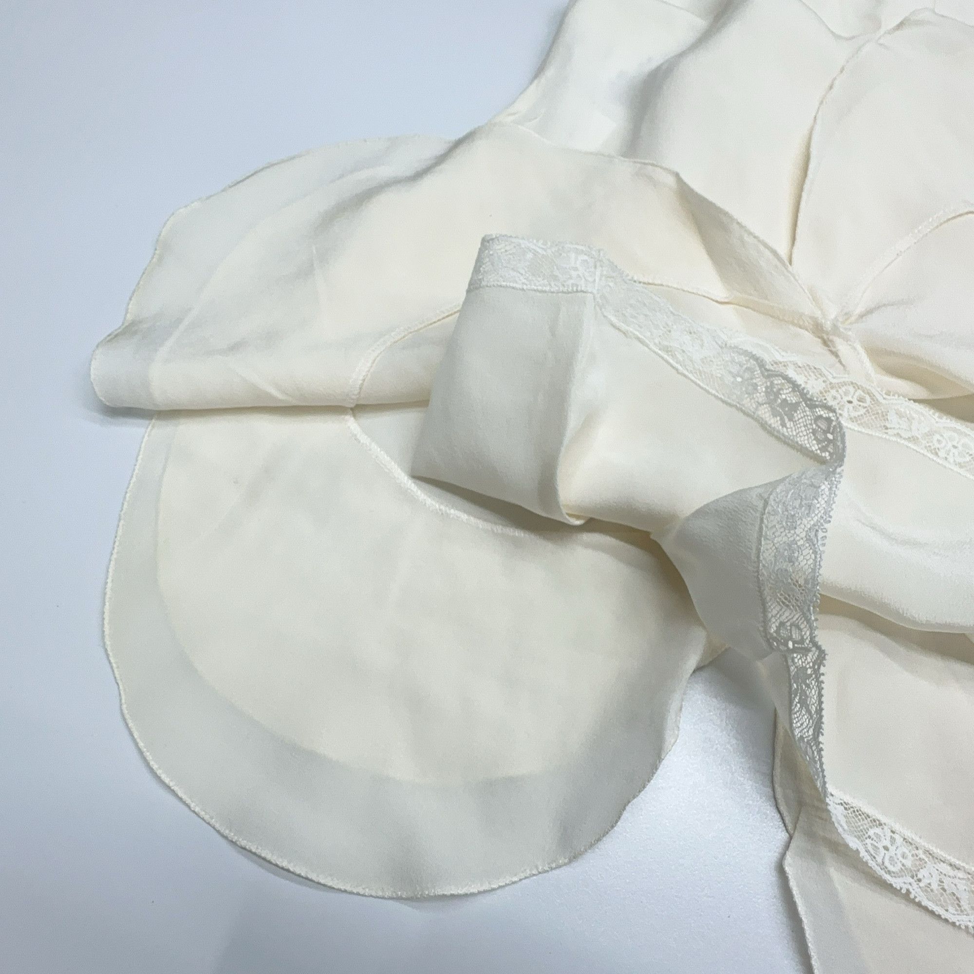 Prada Prada Silk Scalloped Sleeveless Blouse Size 38 Size XS / US 0-2 / IT 36-38 - 12 Thumbnail