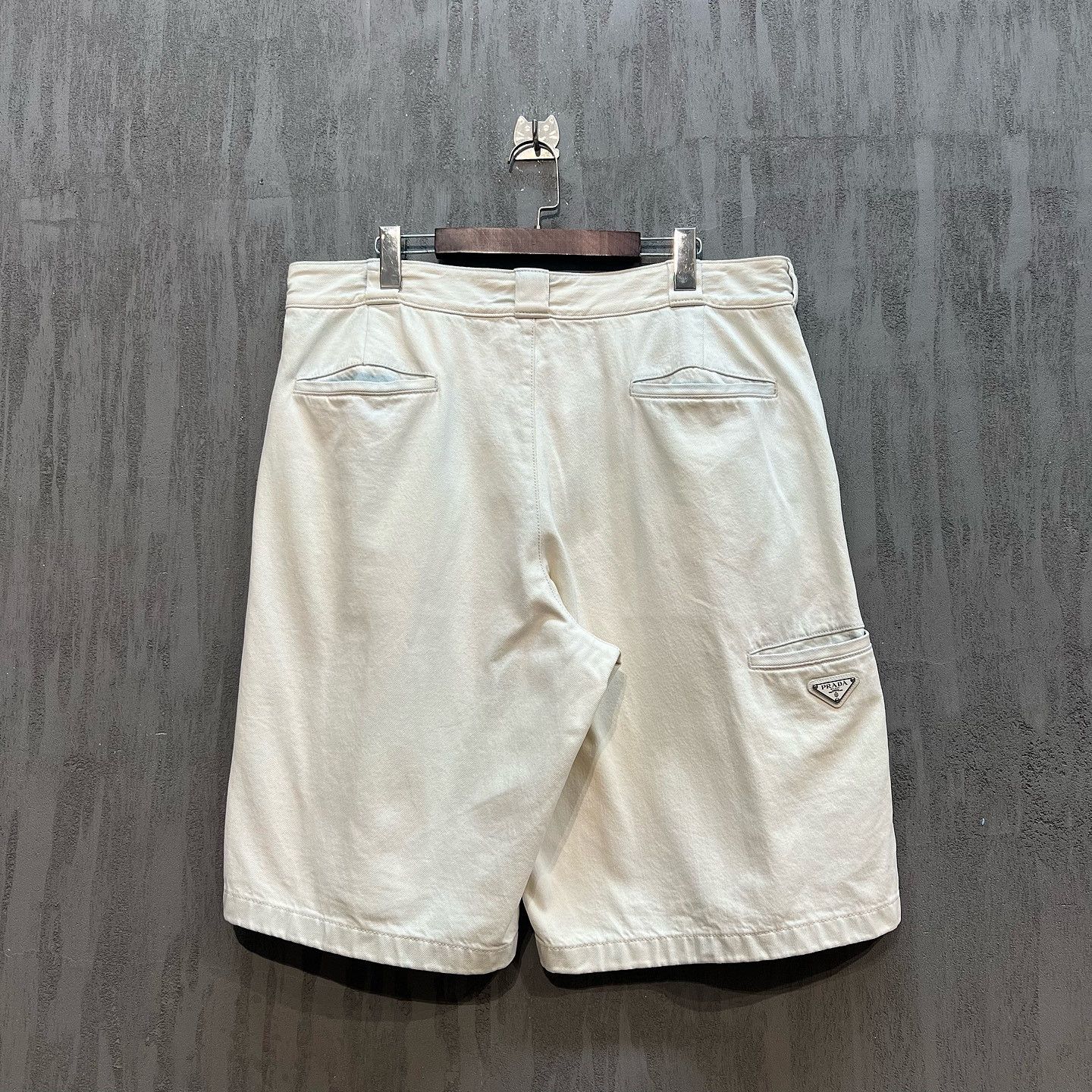 Prada Prada Logo Patch Shorts Size 38 Size US 38 / EU 54 - 2 Thumbnail