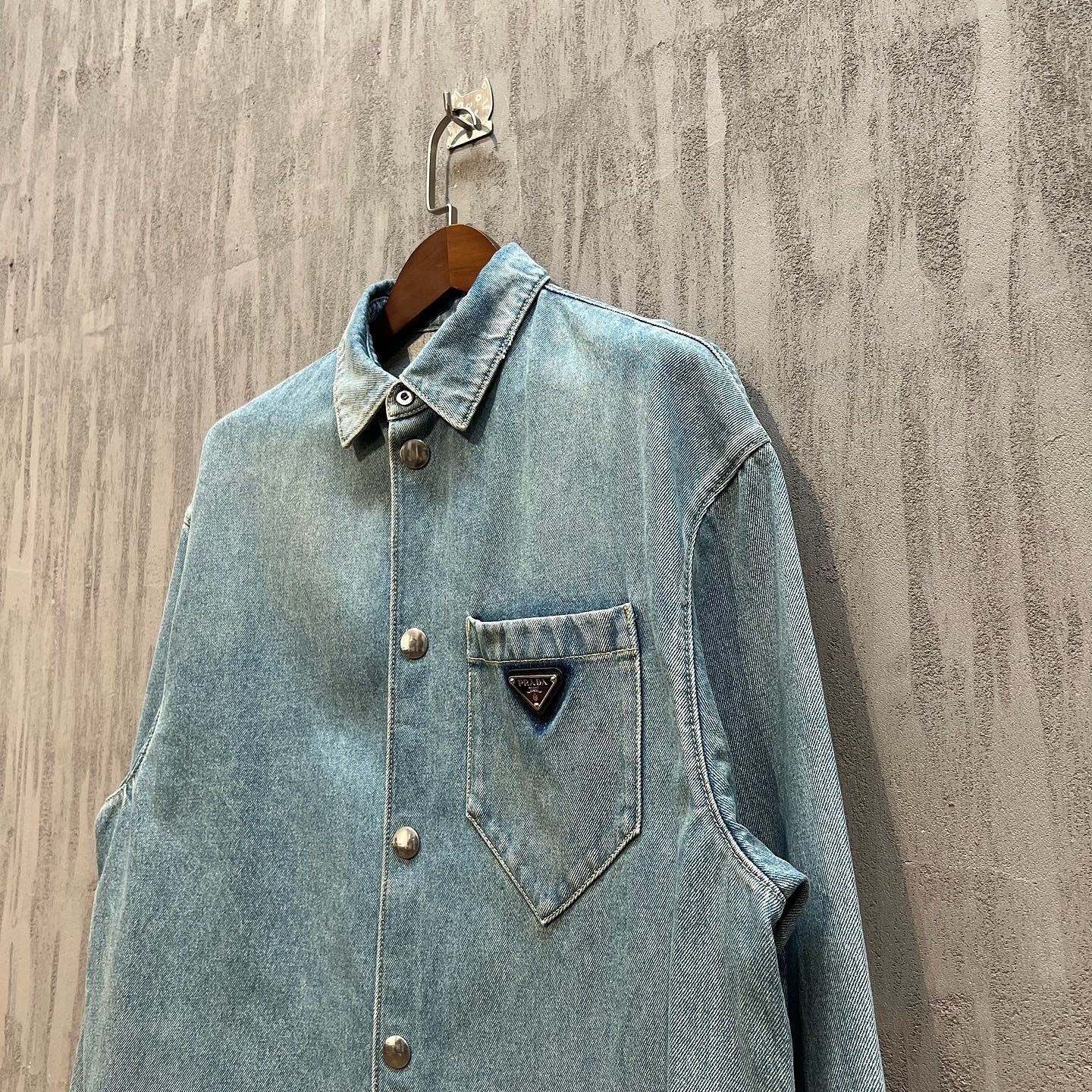 Prada Prada Triangle Logo Denim Shirt Size L Size US L / EU 52-54 / 3 - 6 Thumbnail
