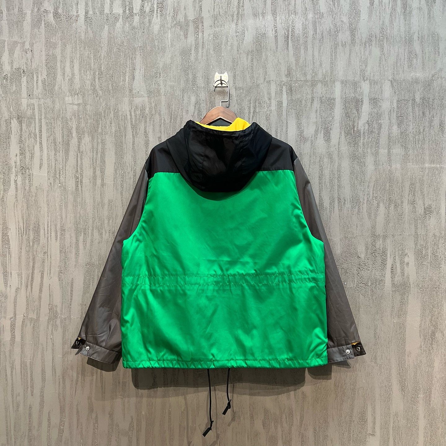 Prada Prada Logo Patch Hooded Jacket Size L Size US L / EU 52-54 / 3 - 2 Thumbnail