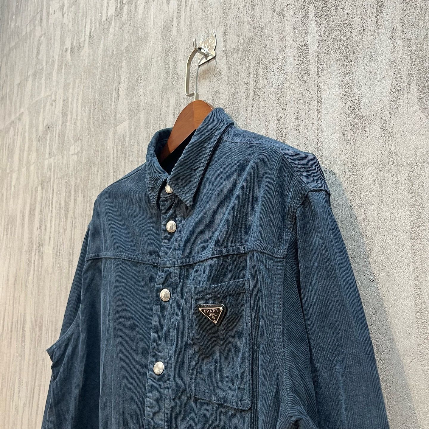 Prada Prada Corduroy Triangle Logo Shirt Size M Size US M / EU 48-50 / 2 - 7 Thumbnail
