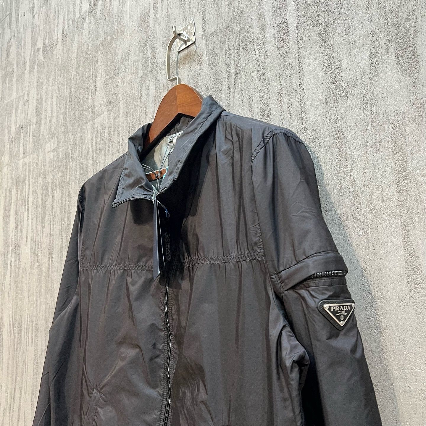 Prada Prada Logo Nylon Zip Jacket Size 54 Size US L / EU 52-54 / 3 - 6 Thumbnail