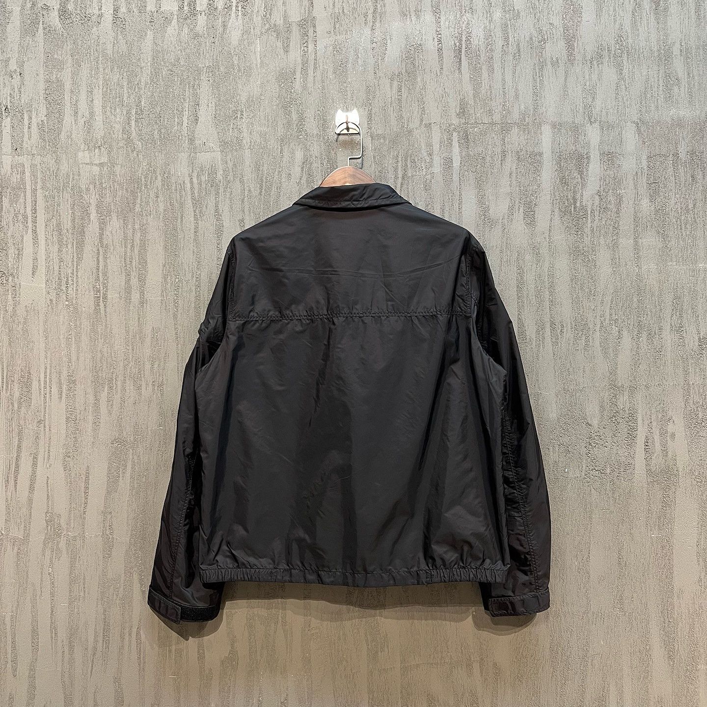 Prada Prada Logo Nylon Zip Jacket Size 54 Size US L / EU 52-54 / 3 - 2 Thumbnail