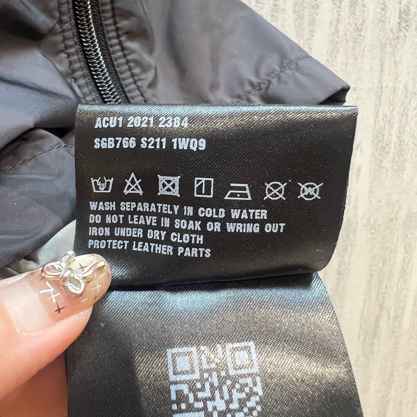 Prada Prada Logo Nylon Zip Jacket Size 54 Size US L / EU 52-54 / 3 - 4 Thumbnail