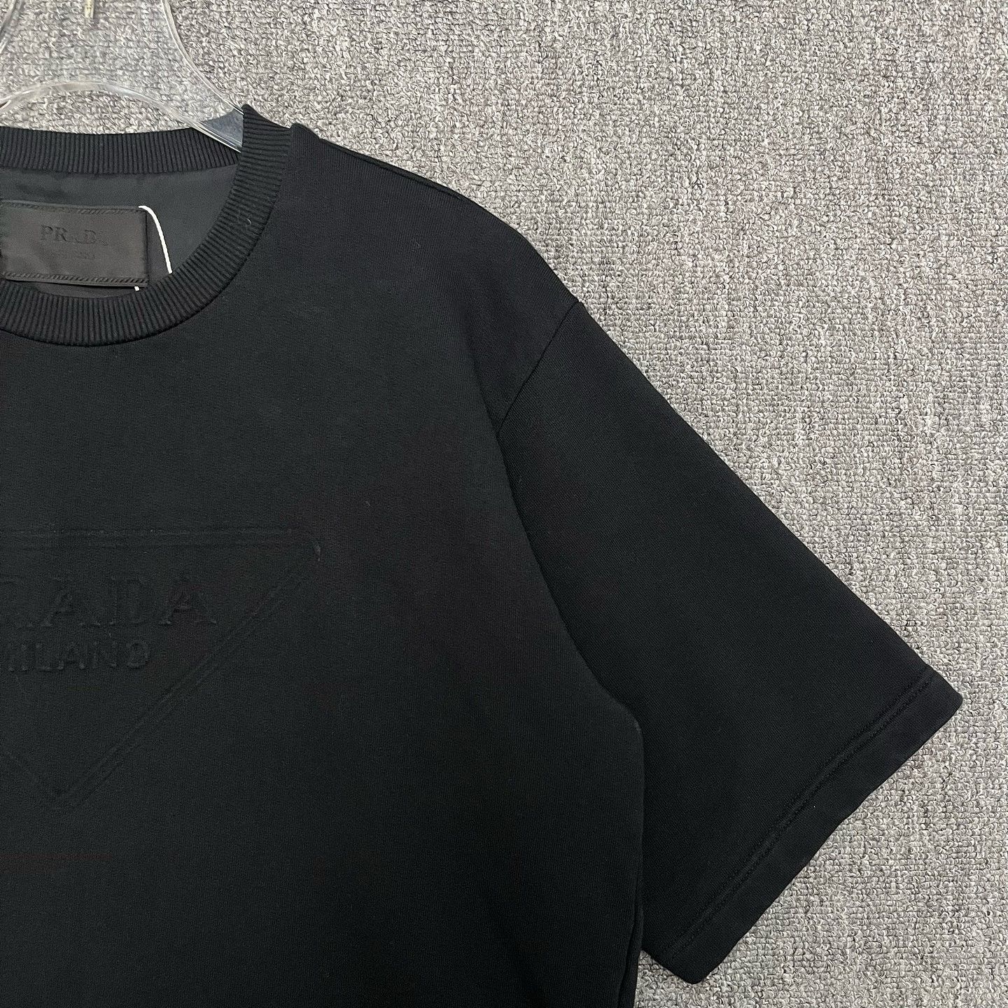 Prada Prada Embossed Logo T-Shirt Size M Size US M / EU 48-50 / 2 - 3 Thumbnail