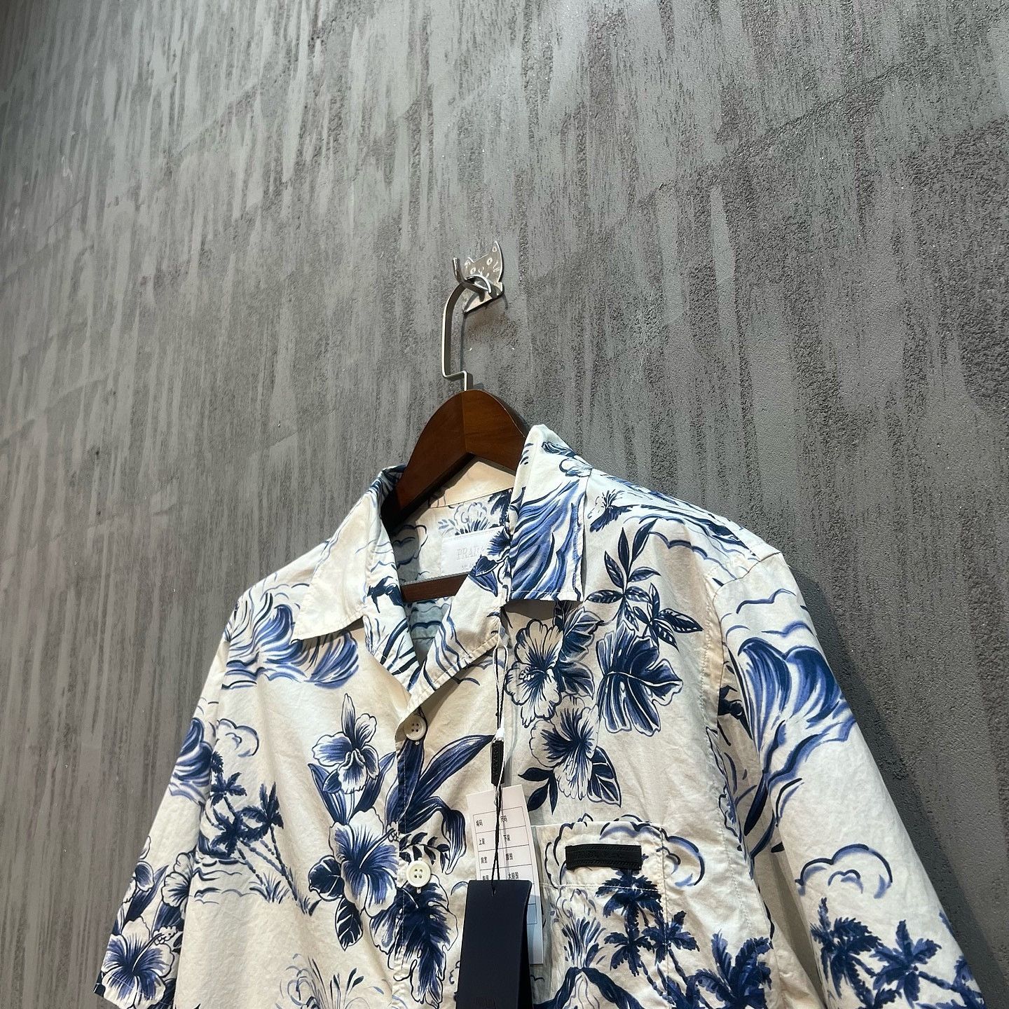 Prada Prada Floral Wave Print Shirt Size XL Size US XL / EU 56 / 4 - 7 Thumbnail