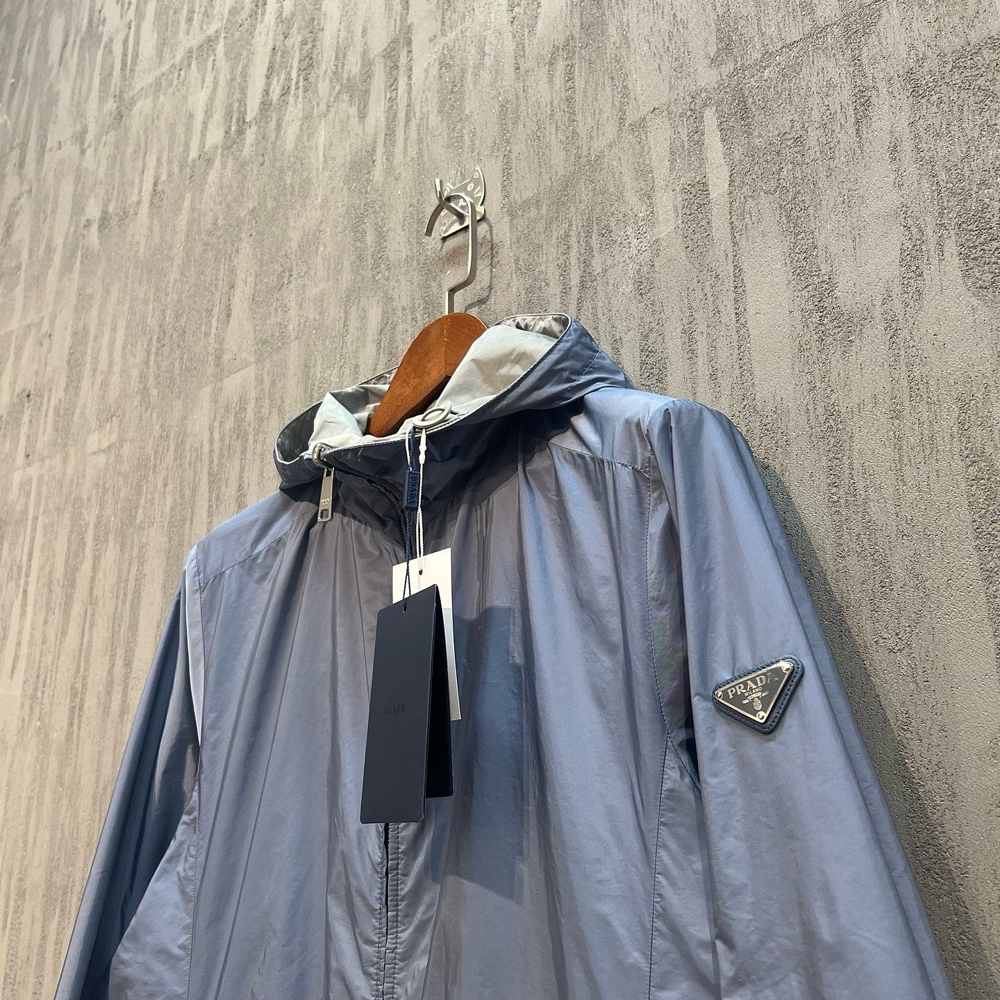 Prada Prada Logo Patch Hooded Light Jacket Size L Size US L / EU 52-54 / 3 - 10 Thumbnail