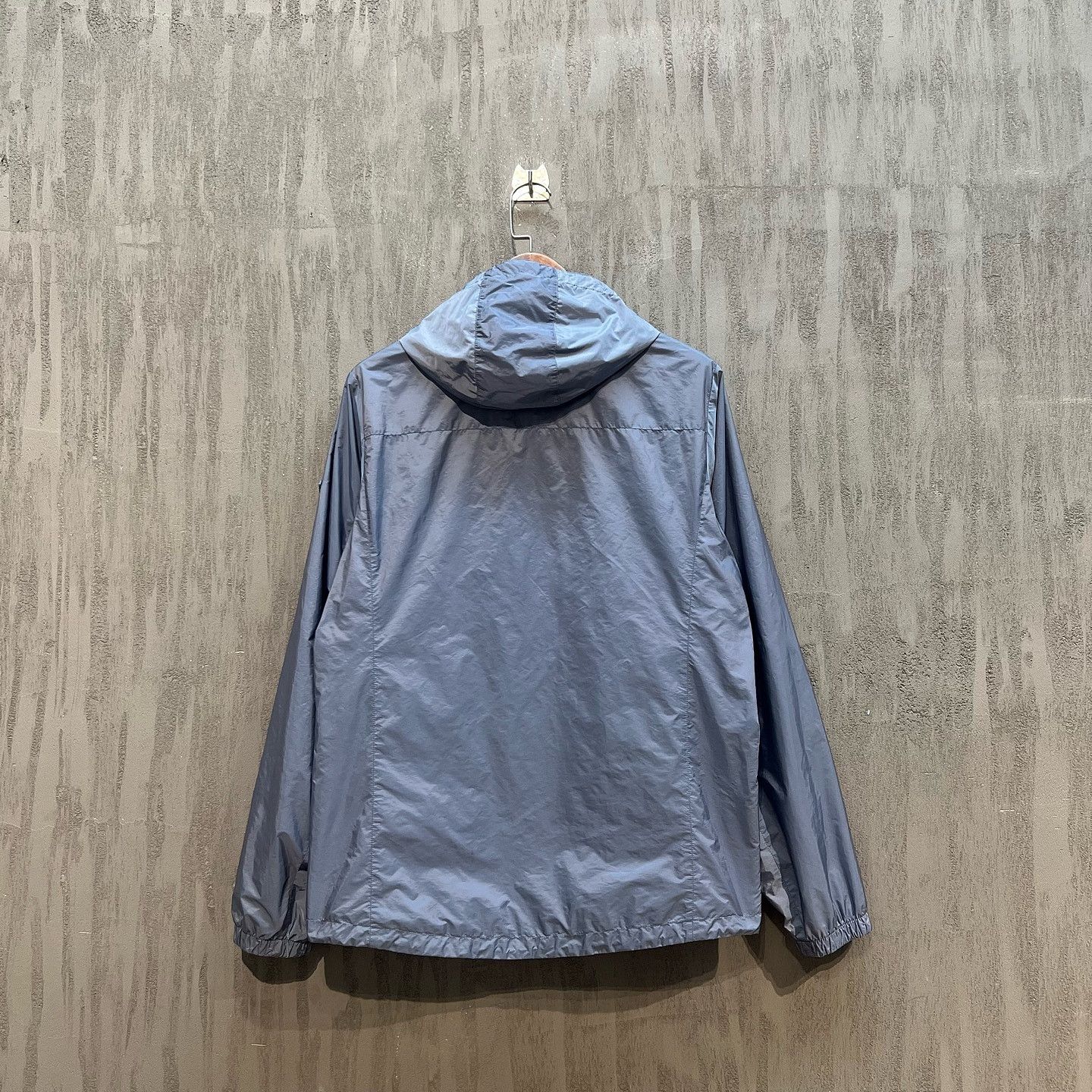 Prada Prada Logo Patch Hooded Light Jacket Size L Size US L / EU 52-54 / 3 - 2 Thumbnail