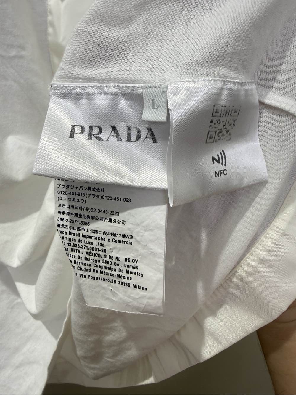 Prada Prada Pocket Logo T-Shirt Size L Size US L / EU 52-54 / 3 - 4 Thumbnail