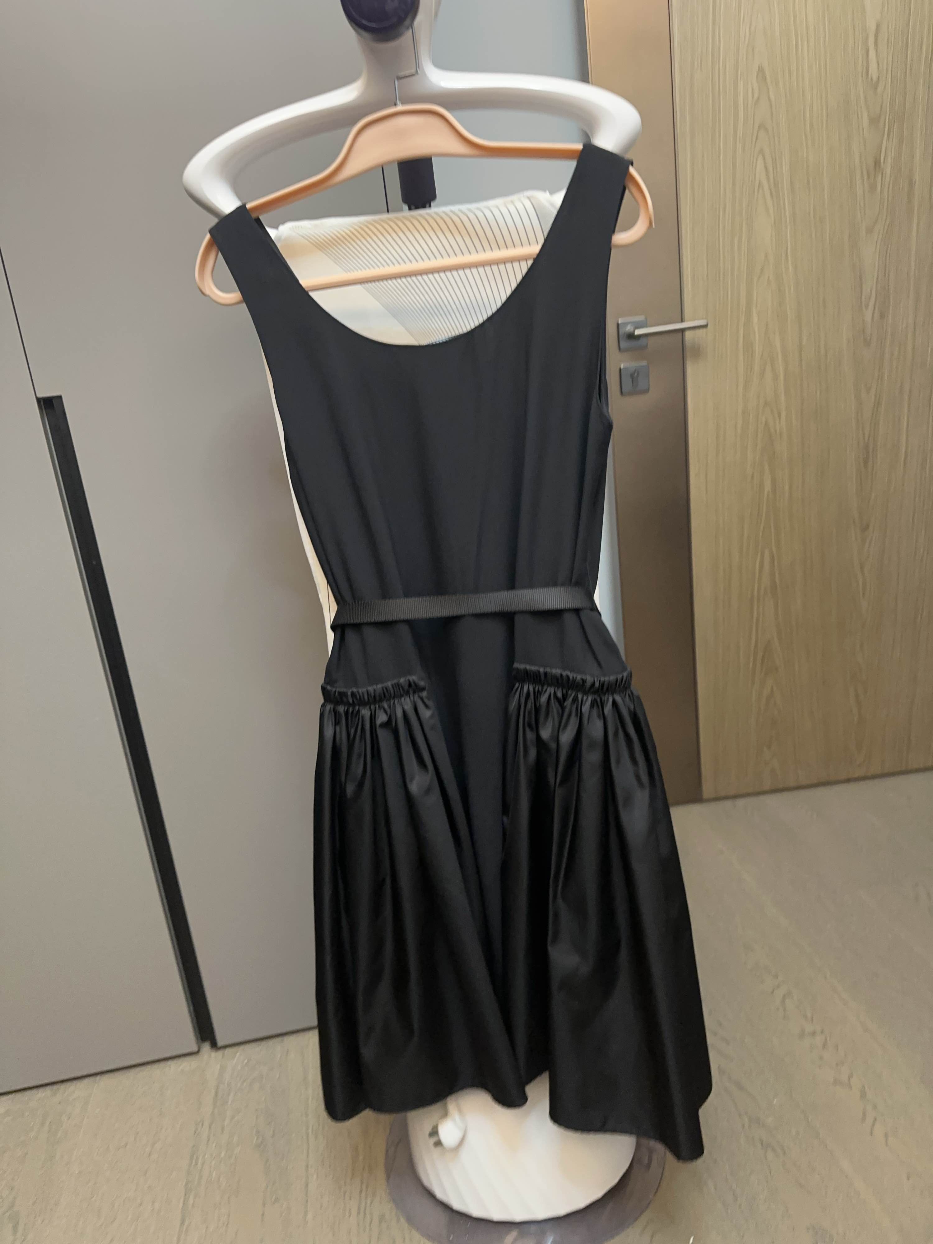 Prada Prada Front Zip Sleeveless Mini Dress Size IT 40 Size S / US 4 / IT 40 - 2 Thumbnail