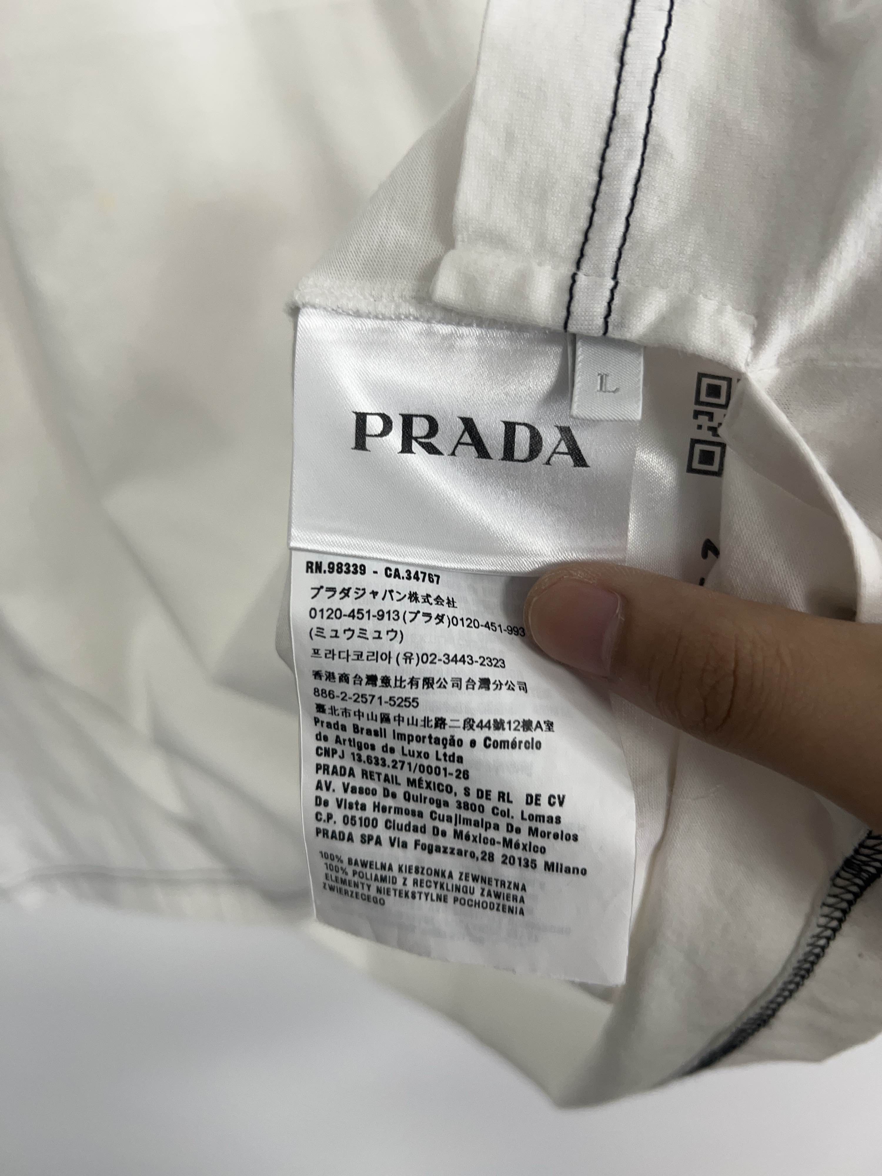 Prada Prada Pocket Logo T-Shirt Size L Size US L / EU 52-54 / 3 - 4 Thumbnail
