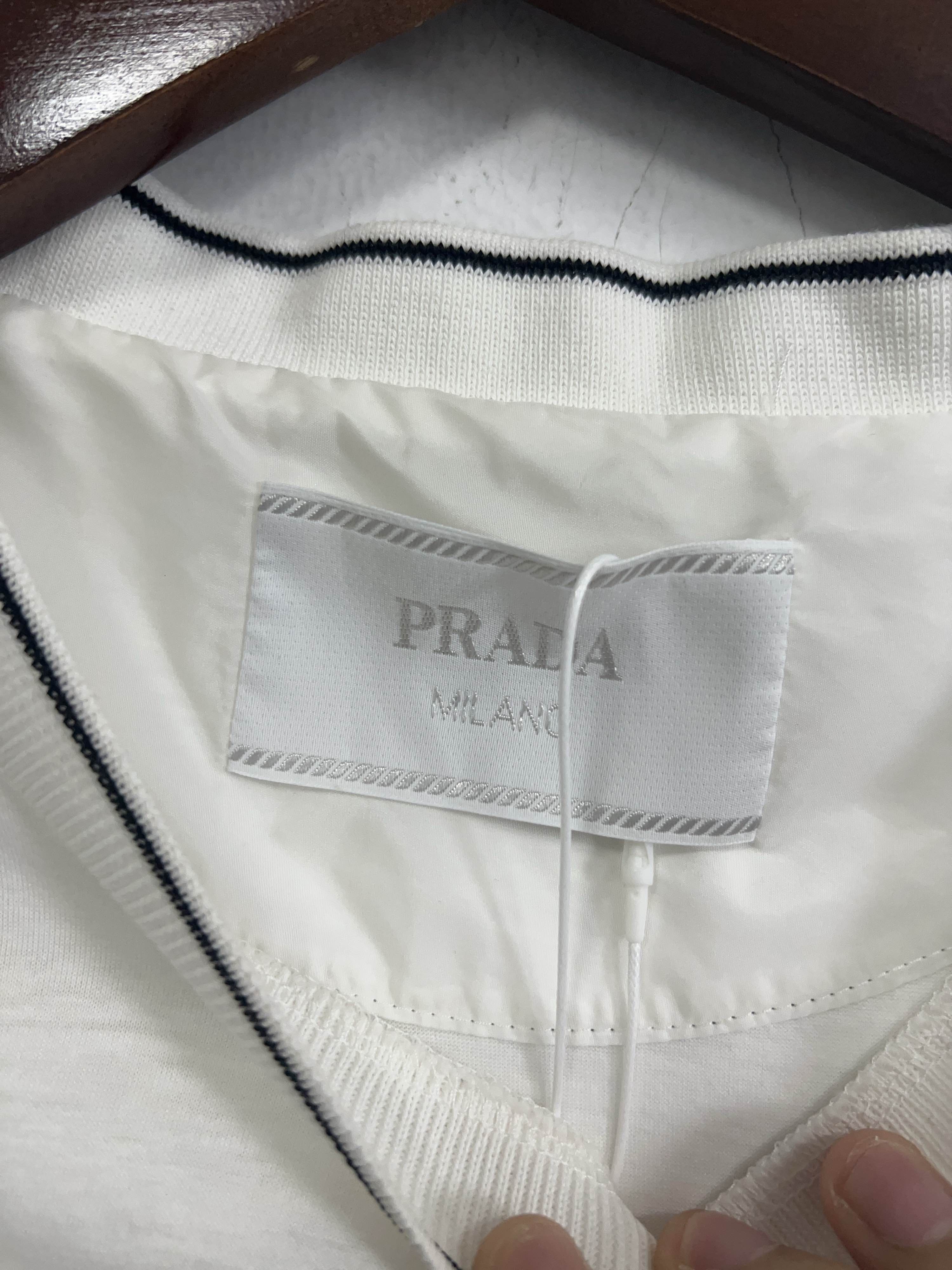 Prada Prada Pocket Logo T-Shirt Size L Size US L / EU 52-54 / 3 - 3 Thumbnail