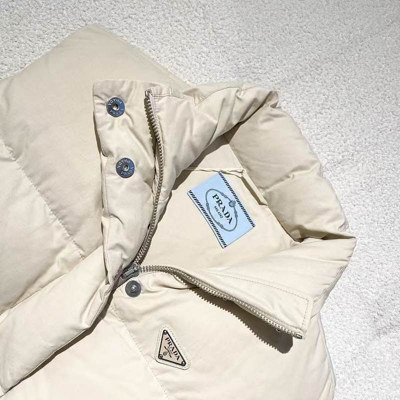 Prada Prada Enamel Logo Puffer Vest Size 38 Size XS / US 0-2 / IT 36-38 - 3 Thumbnail