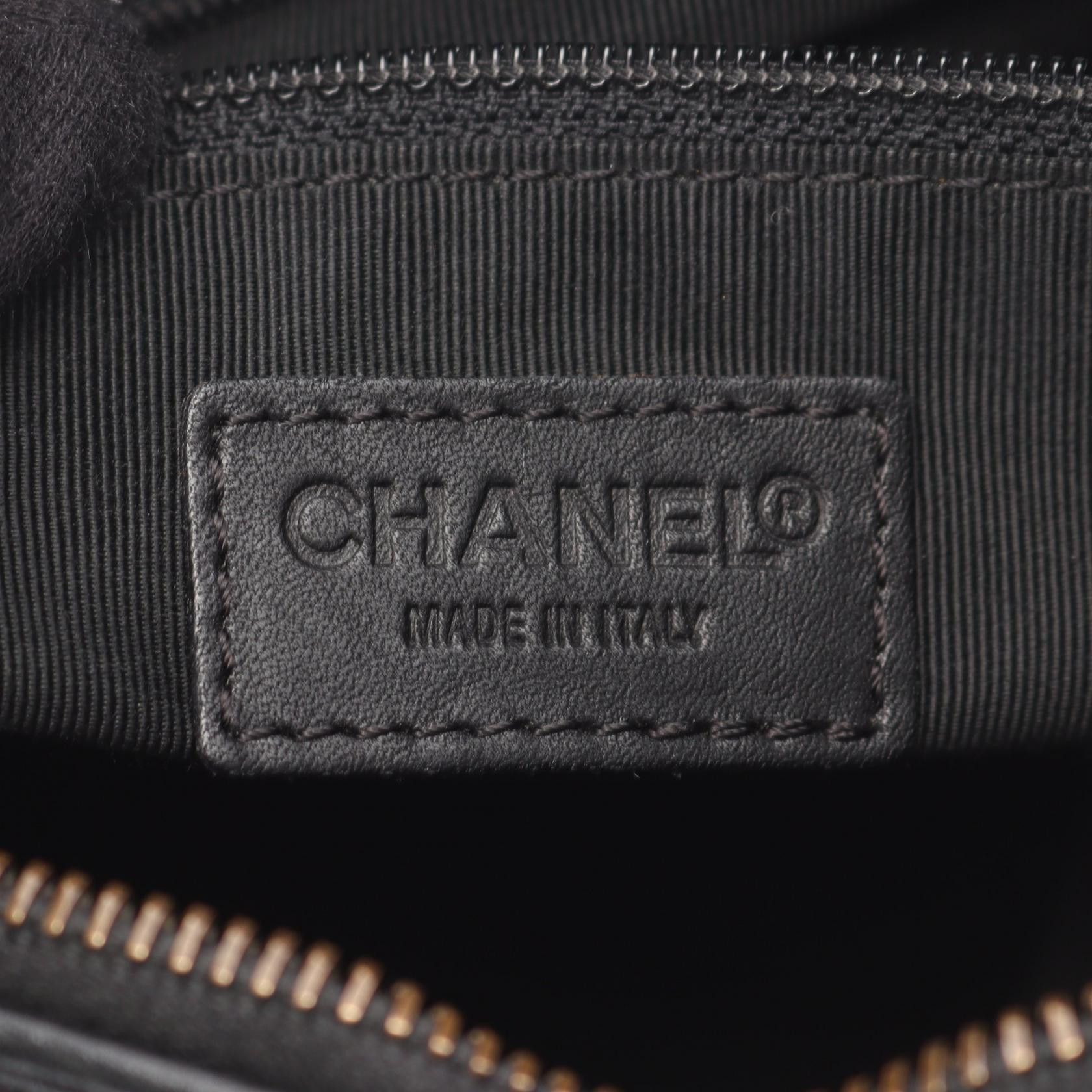 Chanel Chanel Chanel Wild Stitch Leather Handbag Leather Handbag DUTY FREE for USA Size ONE SIZE - 4 Thumbnail